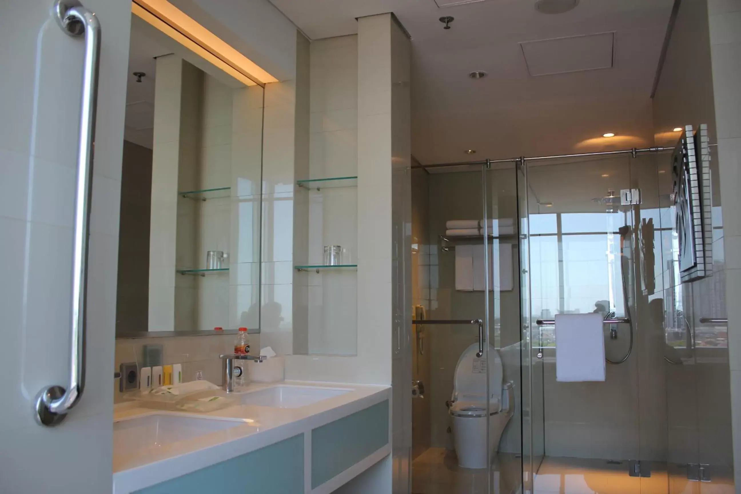 Bathroom in Holiday Inn Jakarta Kemayoran, an IHG Hotel