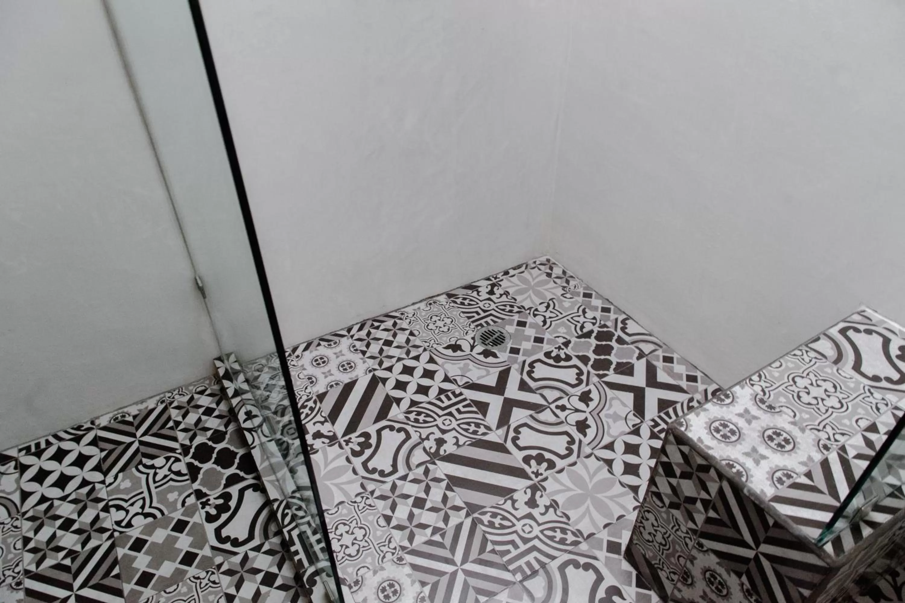 Bathroom, Bed in Villas H2O