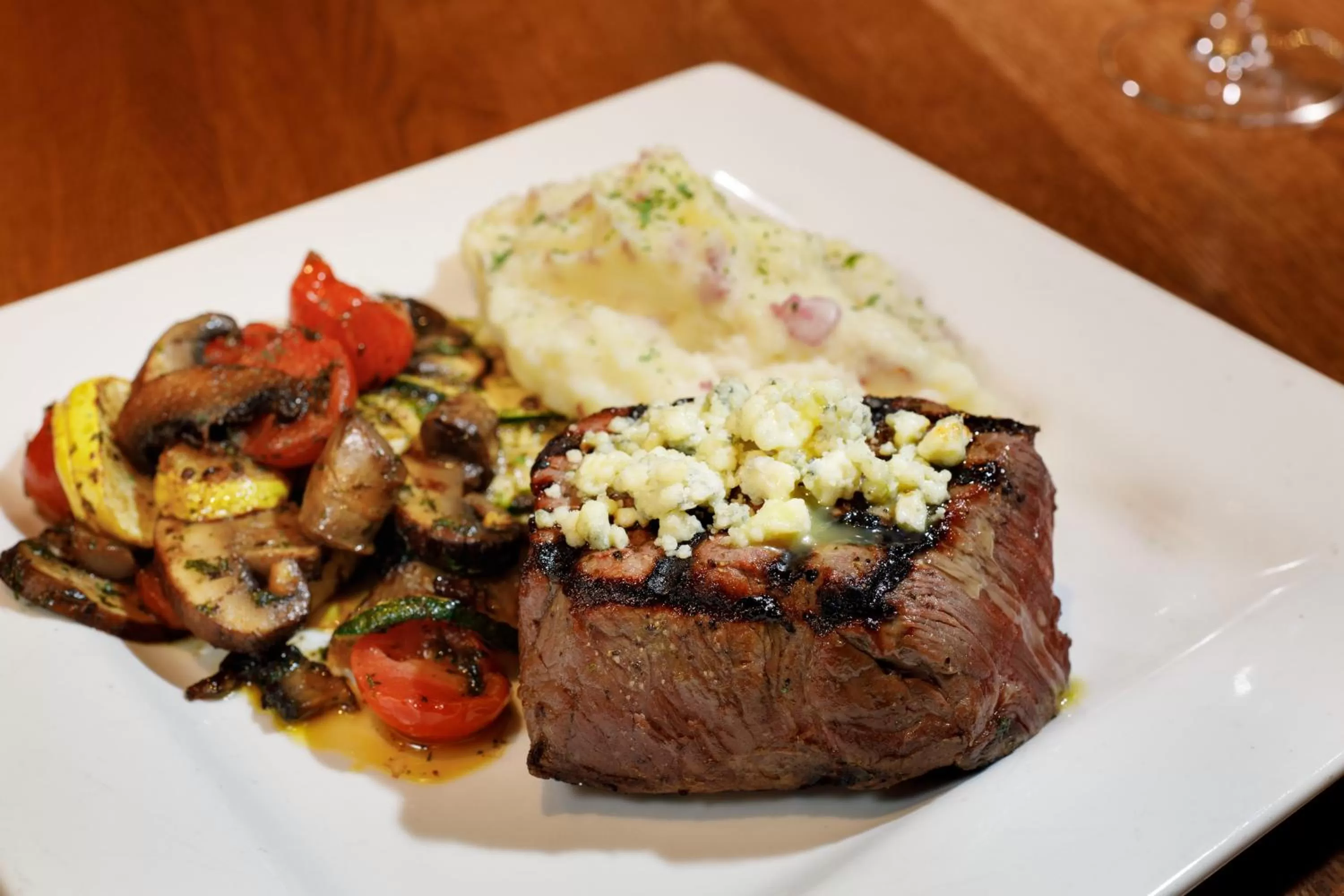 Restaurant/places to eat in Crowne Plaza Memphis Downtown by IHG