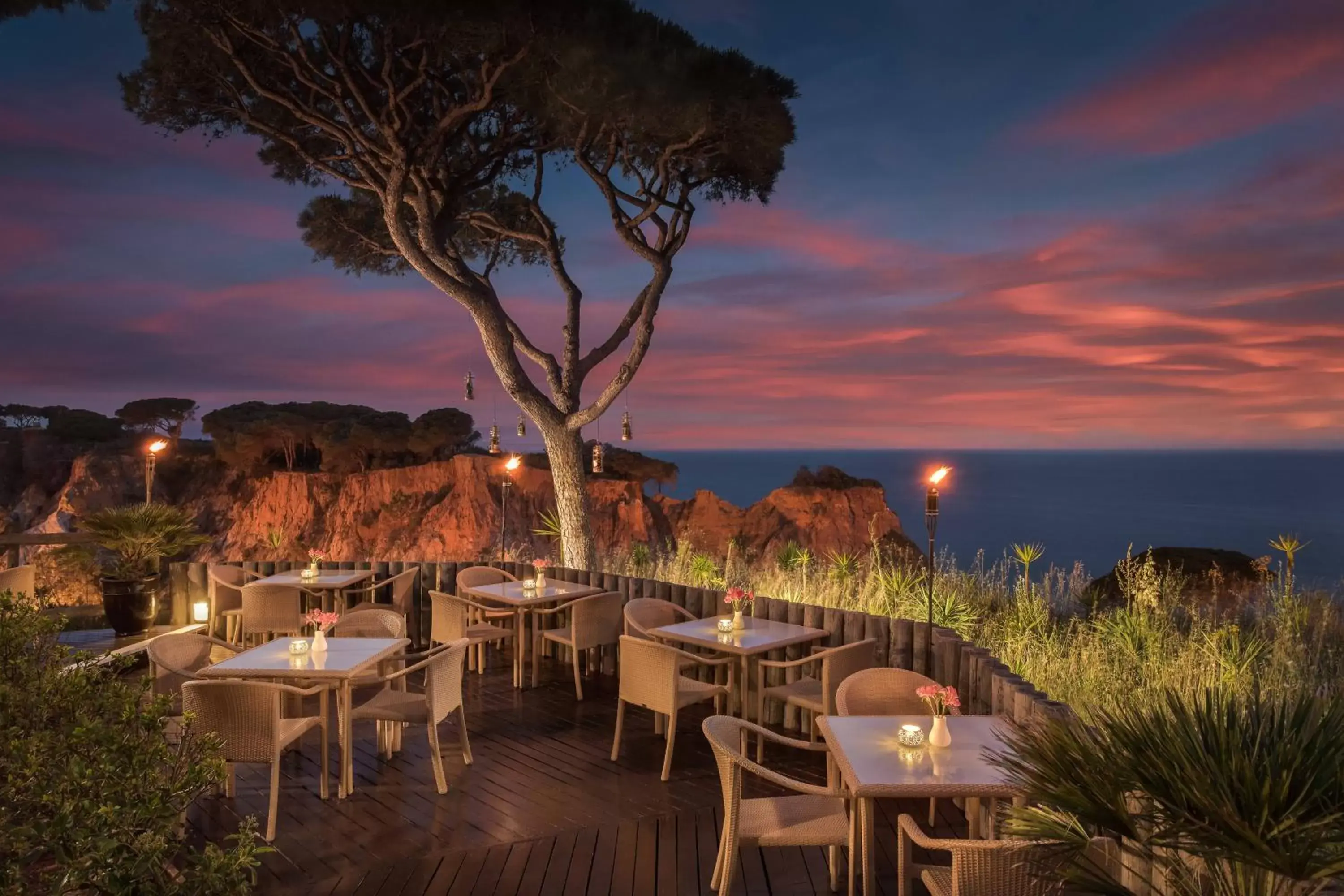 Restaurant/Places to Eat in Pine Cliffs Hotel, a Luxury Collection Resort, Algarve