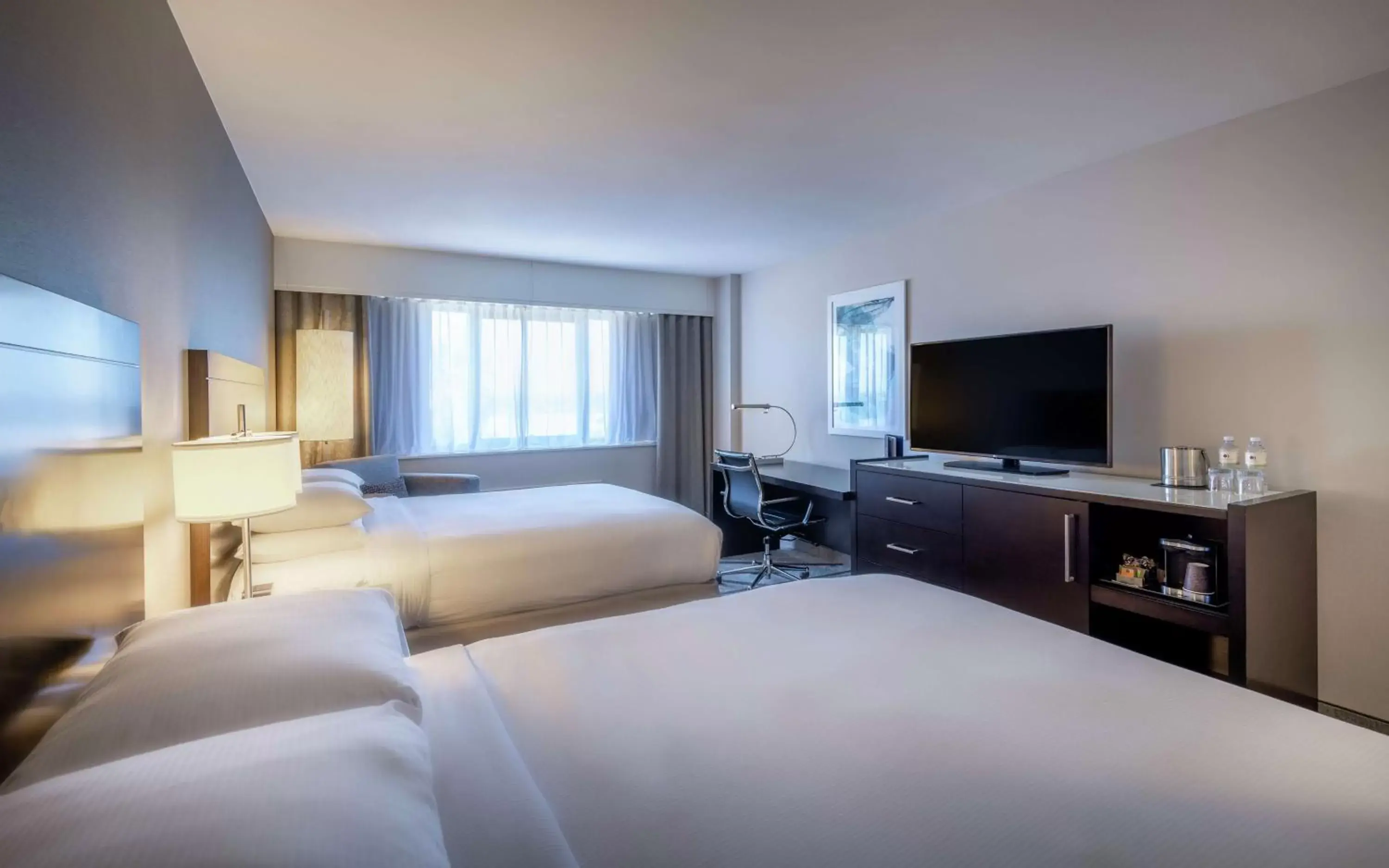 Bed, TV/Entertainment Center in DoubleTree by Hilton Los Angeles Norwalk