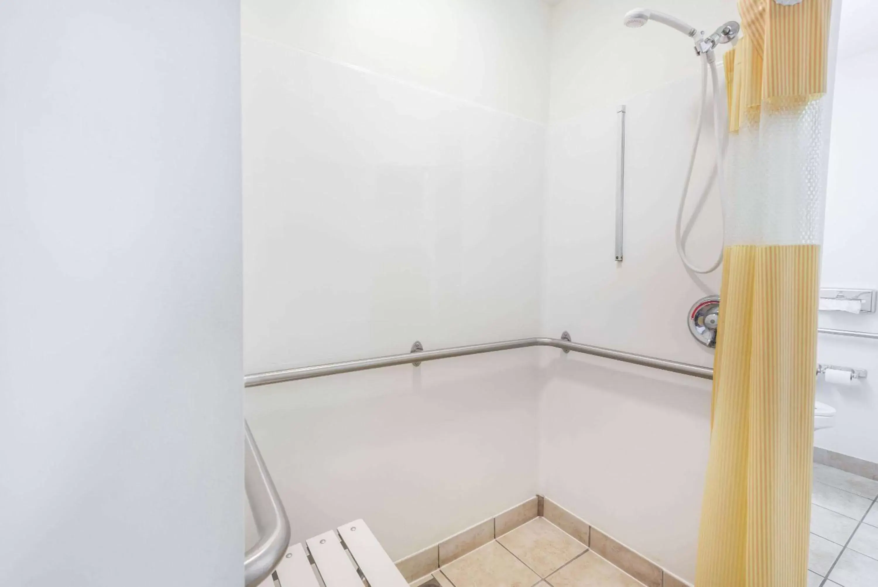 Shower, Bathroom in Baymont by Wyndham Boardman