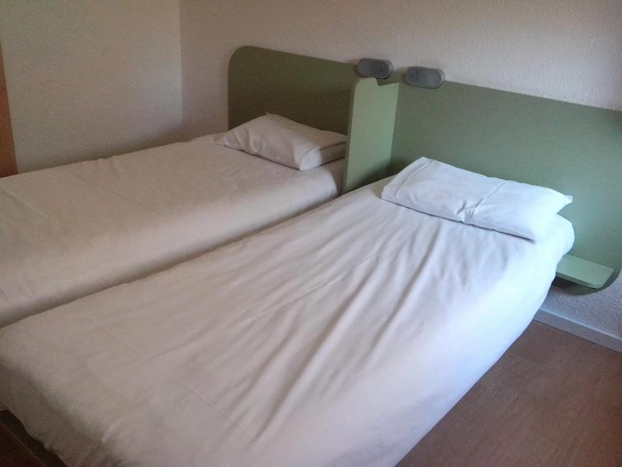 Bed in ibis budget Poitiers Sud