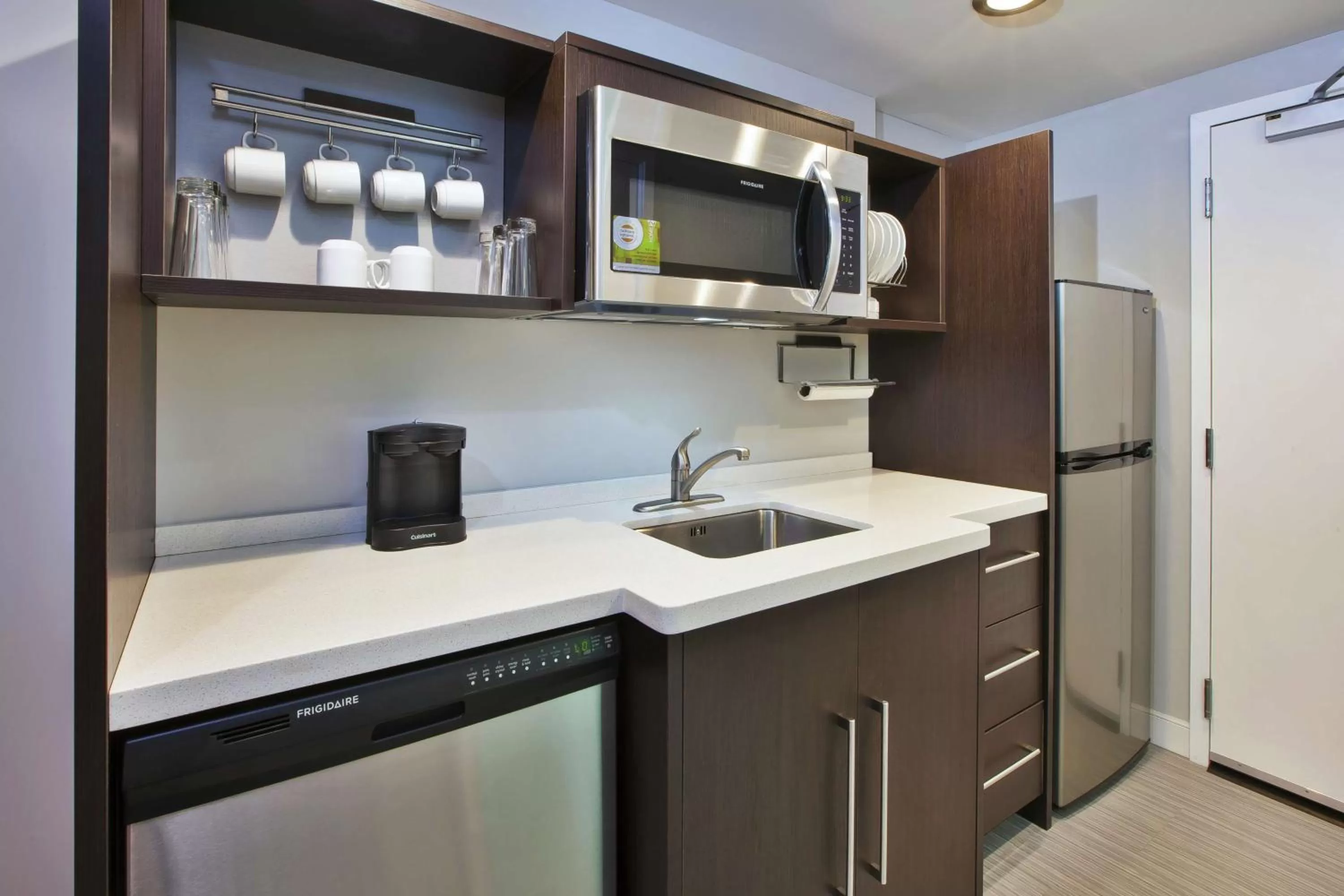 Kitchen or kitchenette in Home2 Suites By Hilton Pittsburgh Area Beaver Valley