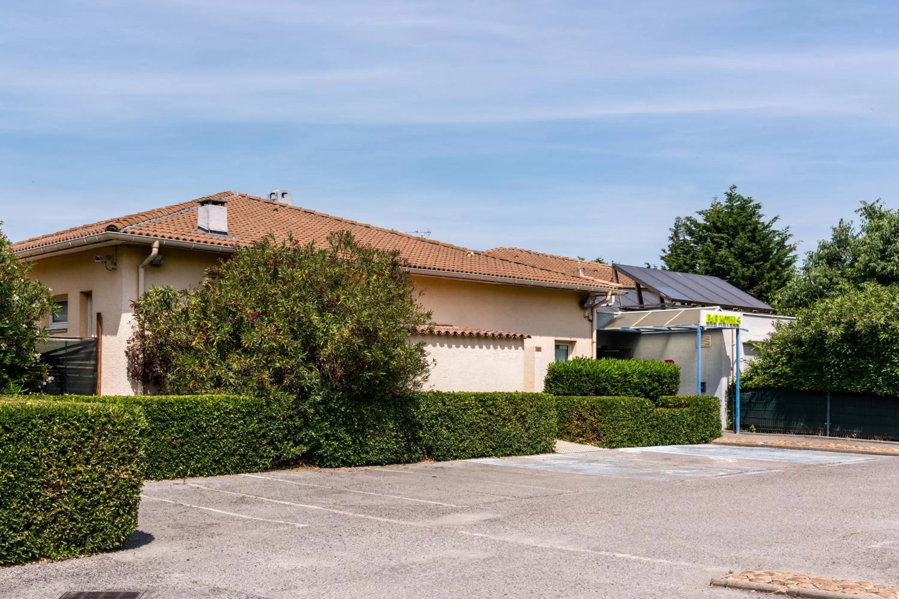Property building in B&B HOTEL Montpellier Sud Lattes