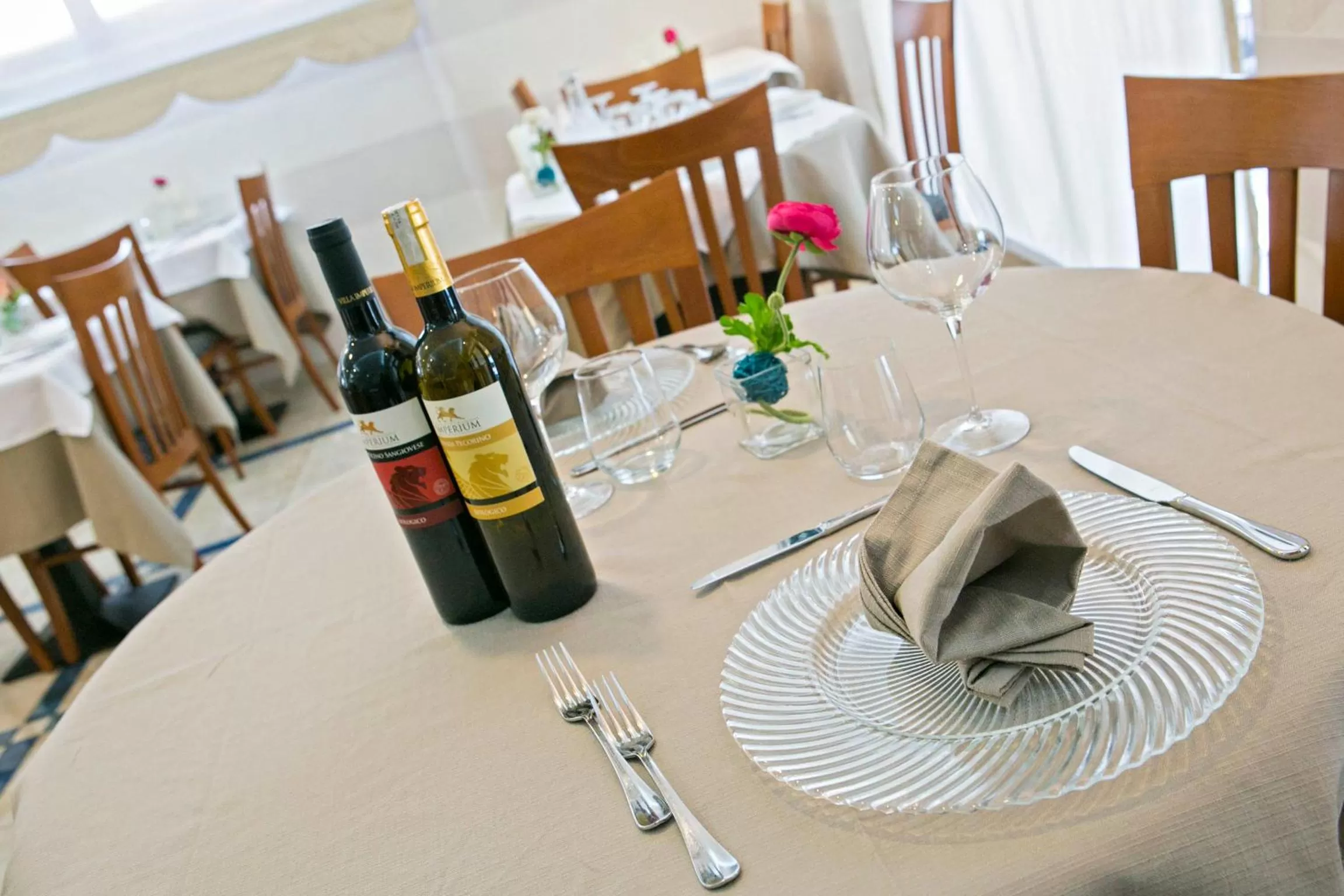 Restaurant/places to eat in Hotel lo Squalo