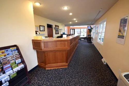 Lobby or reception in Days Inn by Wyndham Mackinaw City - Lakeview