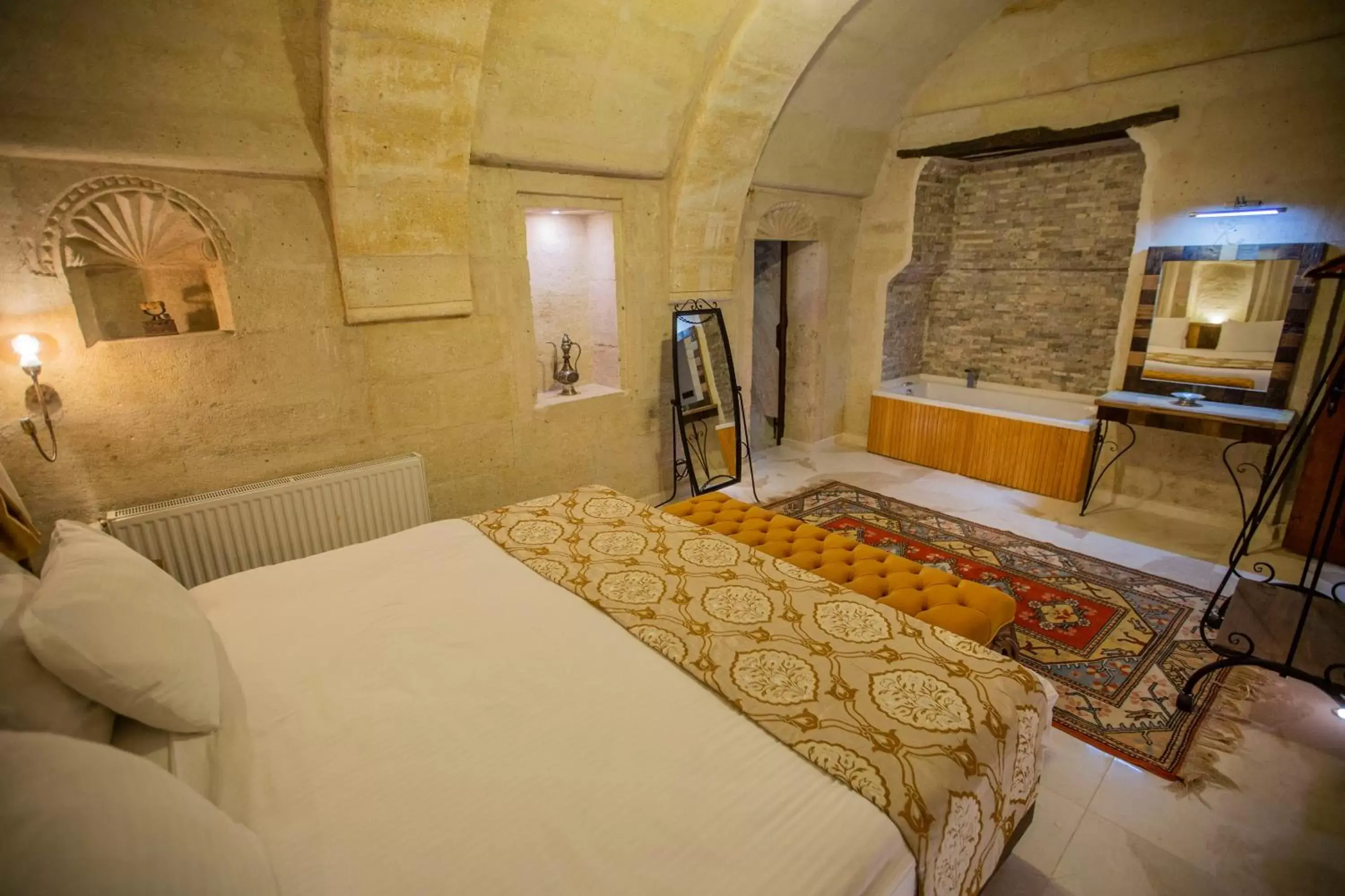 Bed in Divan Cave House