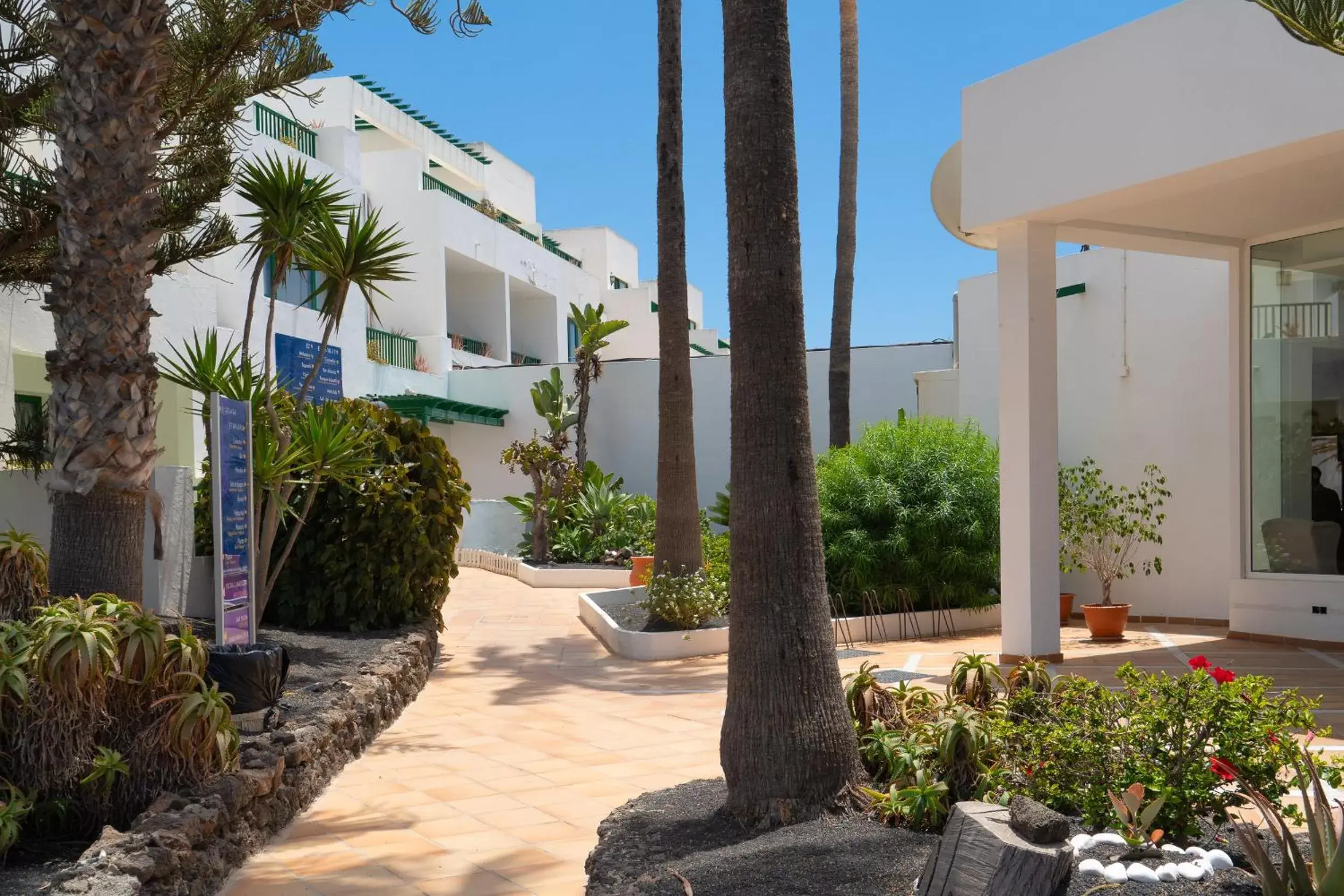 Property building in Apartamentos Galeon Playa Property building in Apartamentos Galeon Playa
