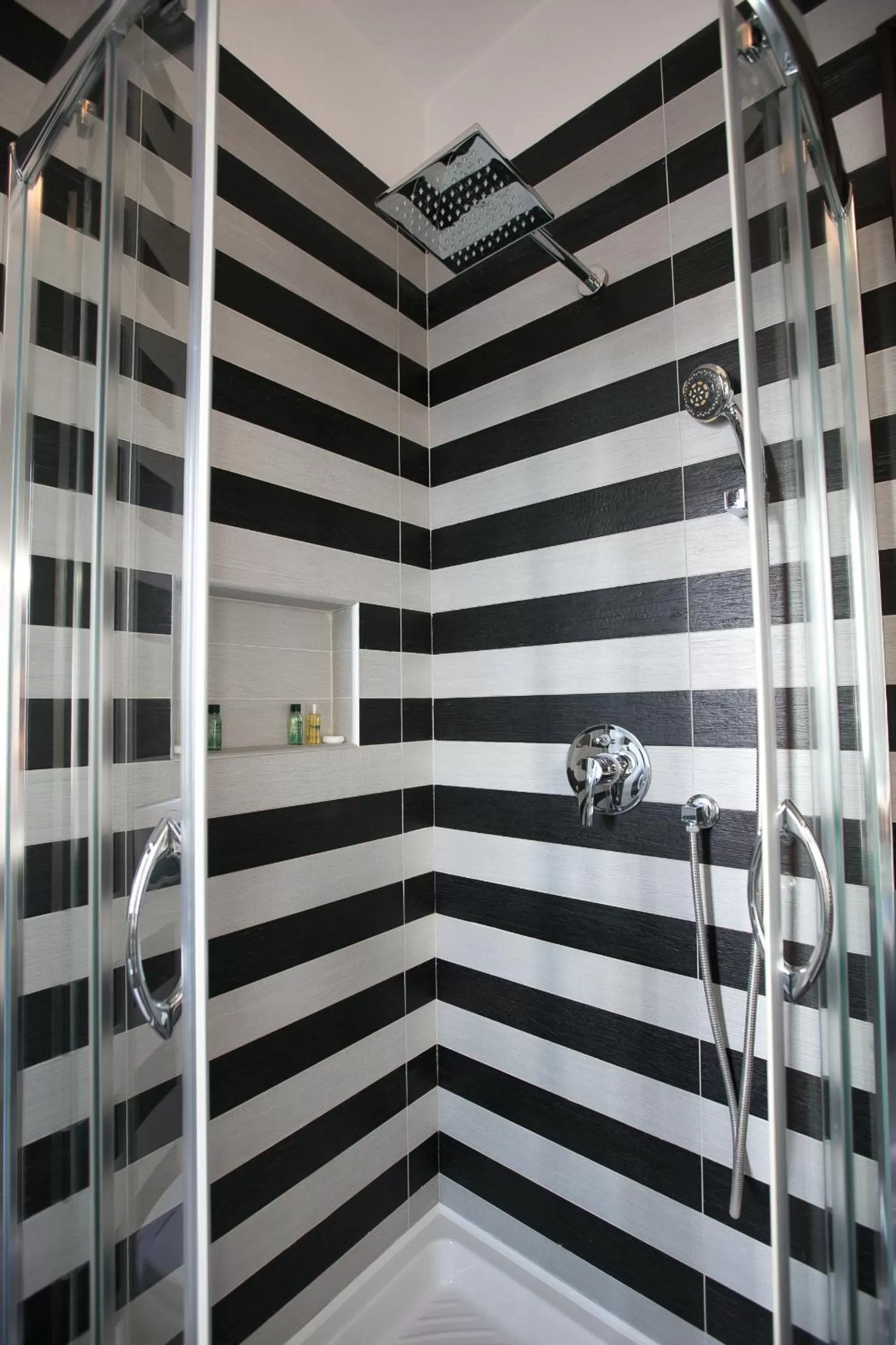 Shower in Hotel Victoria Tirana