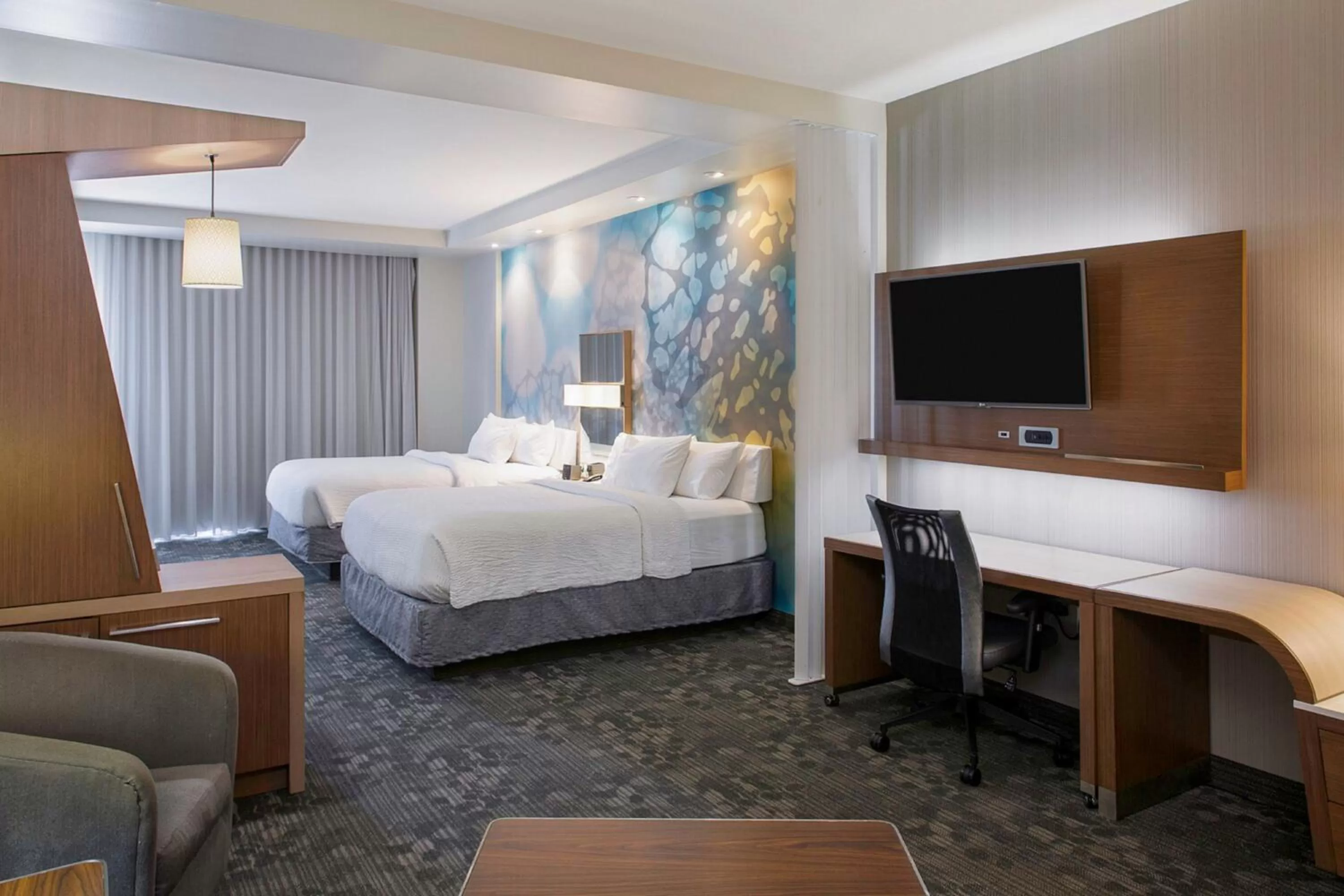 Photo of the whole room, Bed in Courtyard by Marriott Battle Creek