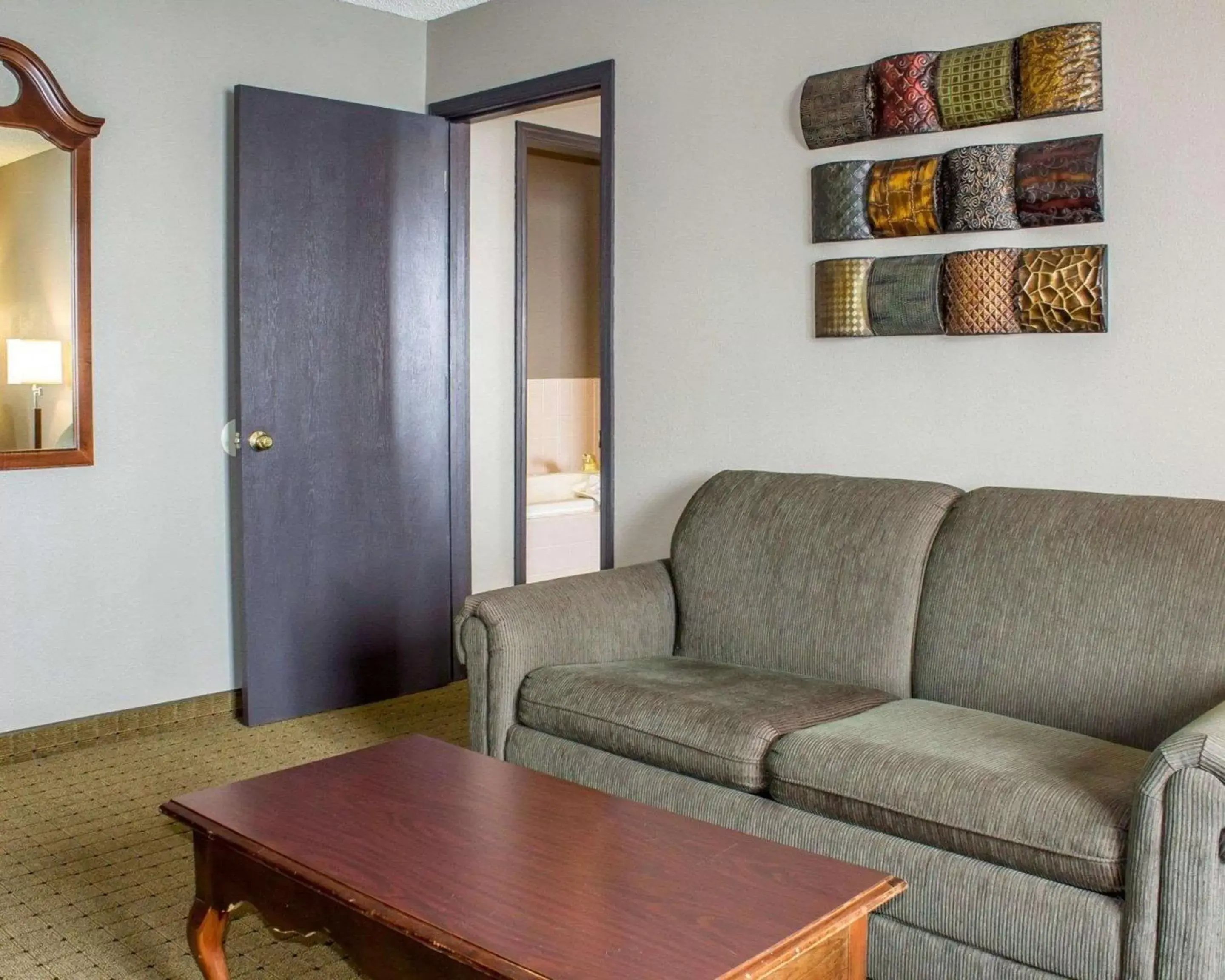 Photo of the whole room, Seating Area in Econo Lodge Ames