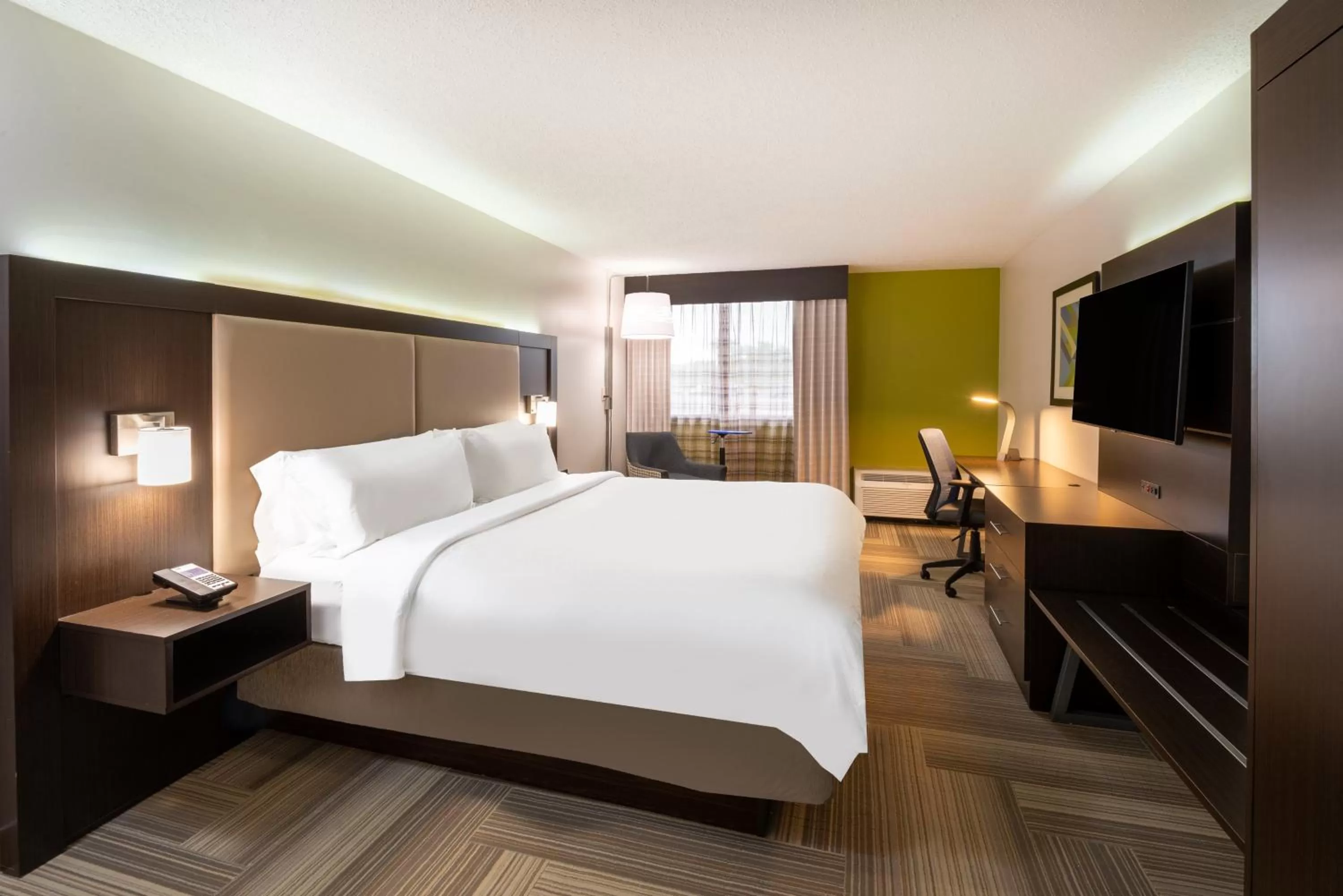 Photo of the whole room, Bed in Holiday Inn Express Philadelphia NE-Bensalem by IHG