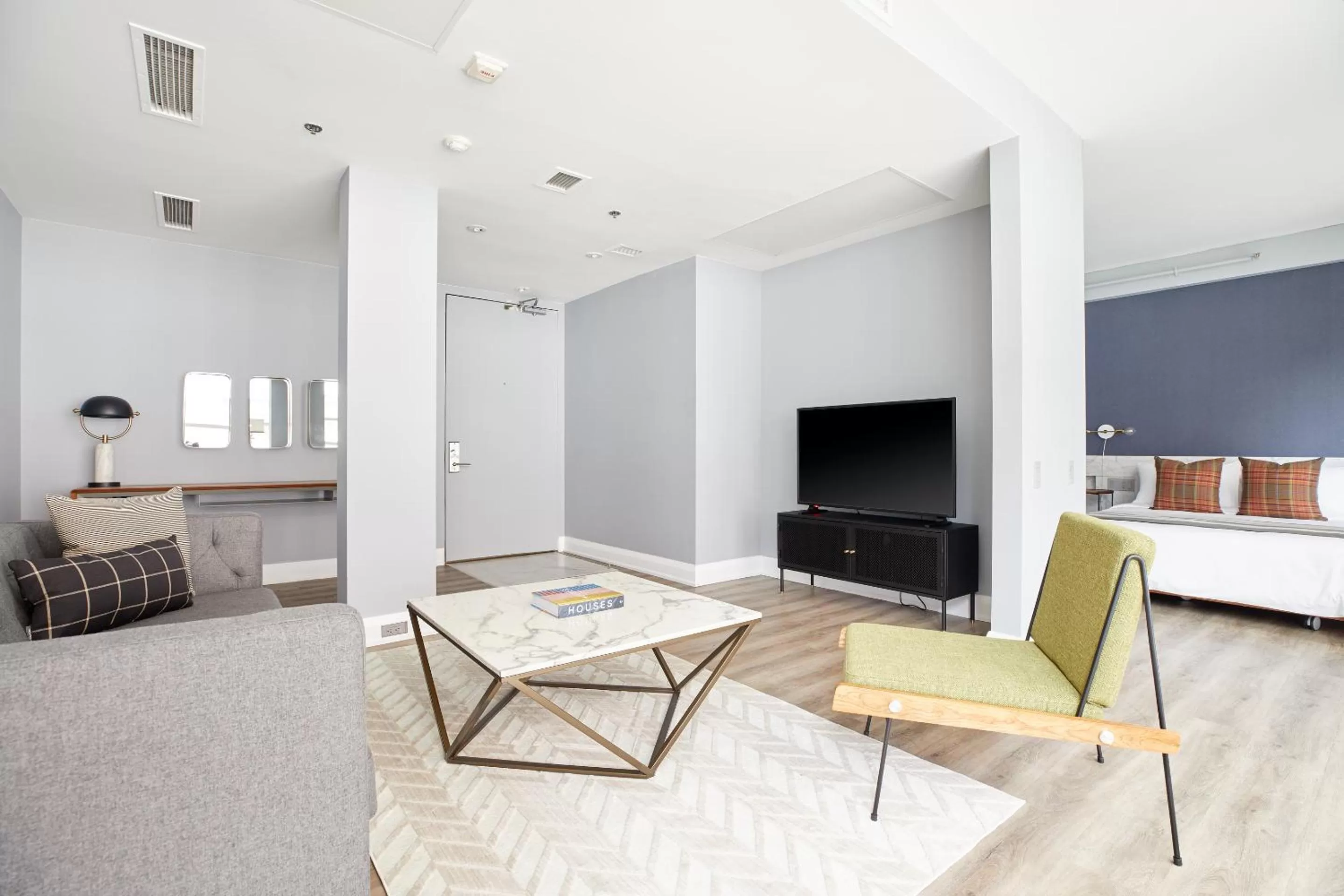 Queen Suite in Nester Finn Entertainment District