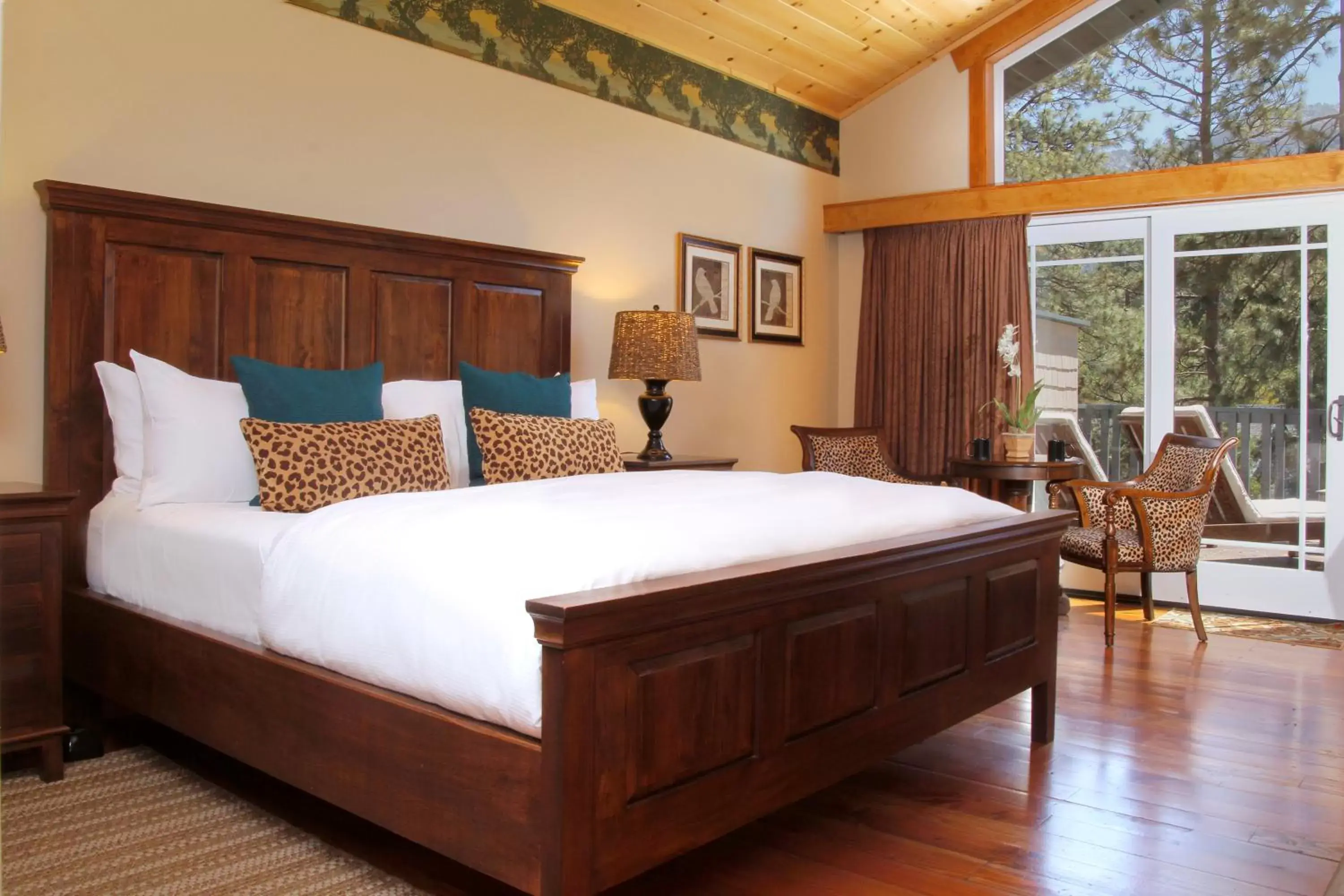 Bed in The Grand Idyllwild Lodge