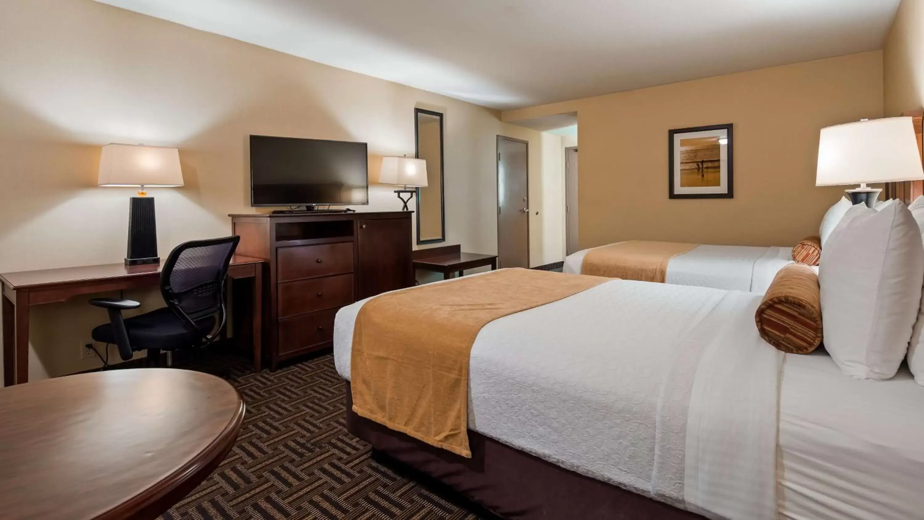 Photo of the whole room, TV/Entertainment Center in Best Western Plus Redondo Beach Inn