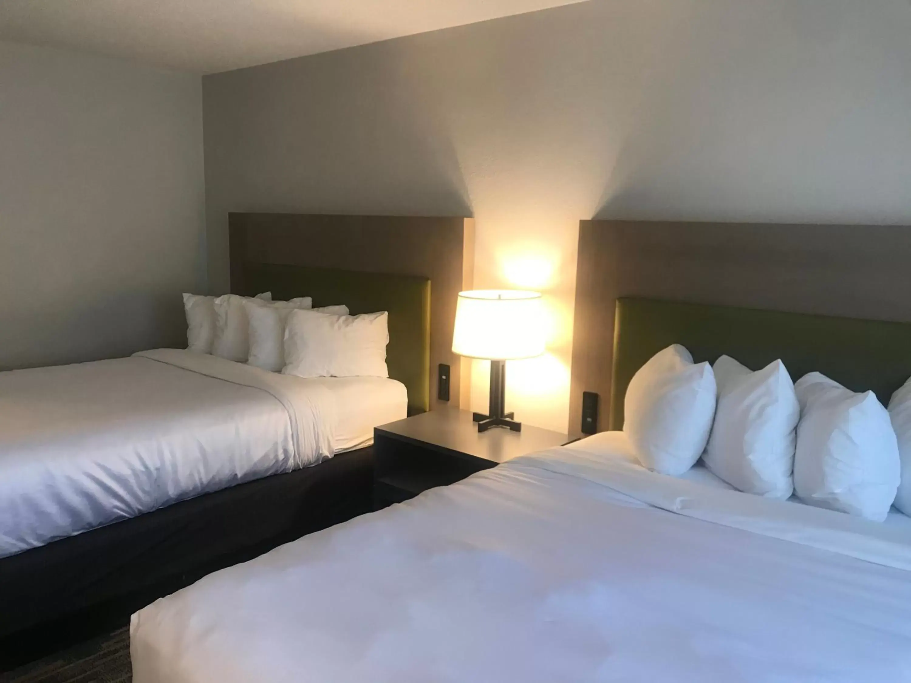 Bedroom, Bed in Country Inn & Suites by Radisson Lake George