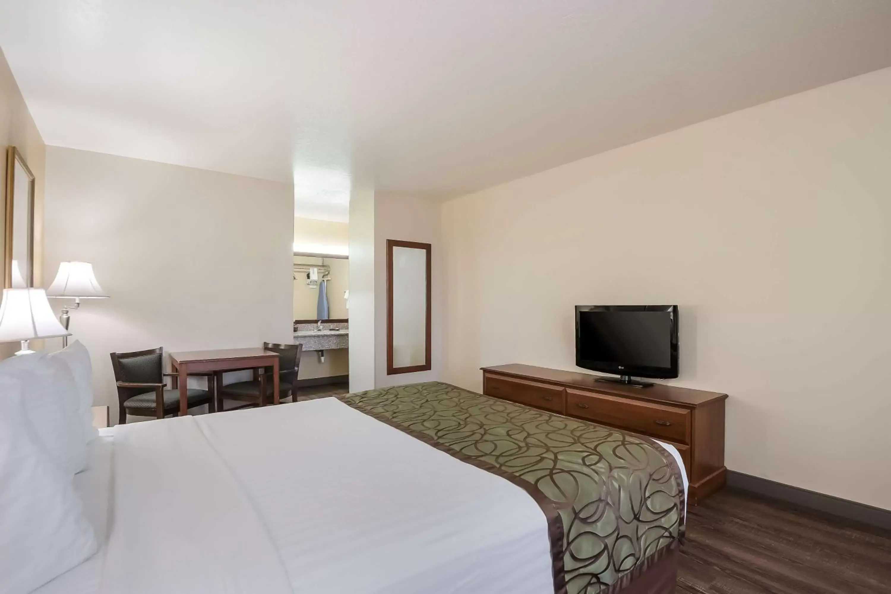 Bedroom, Bed in SureStay Hotel by Best Western Fernley