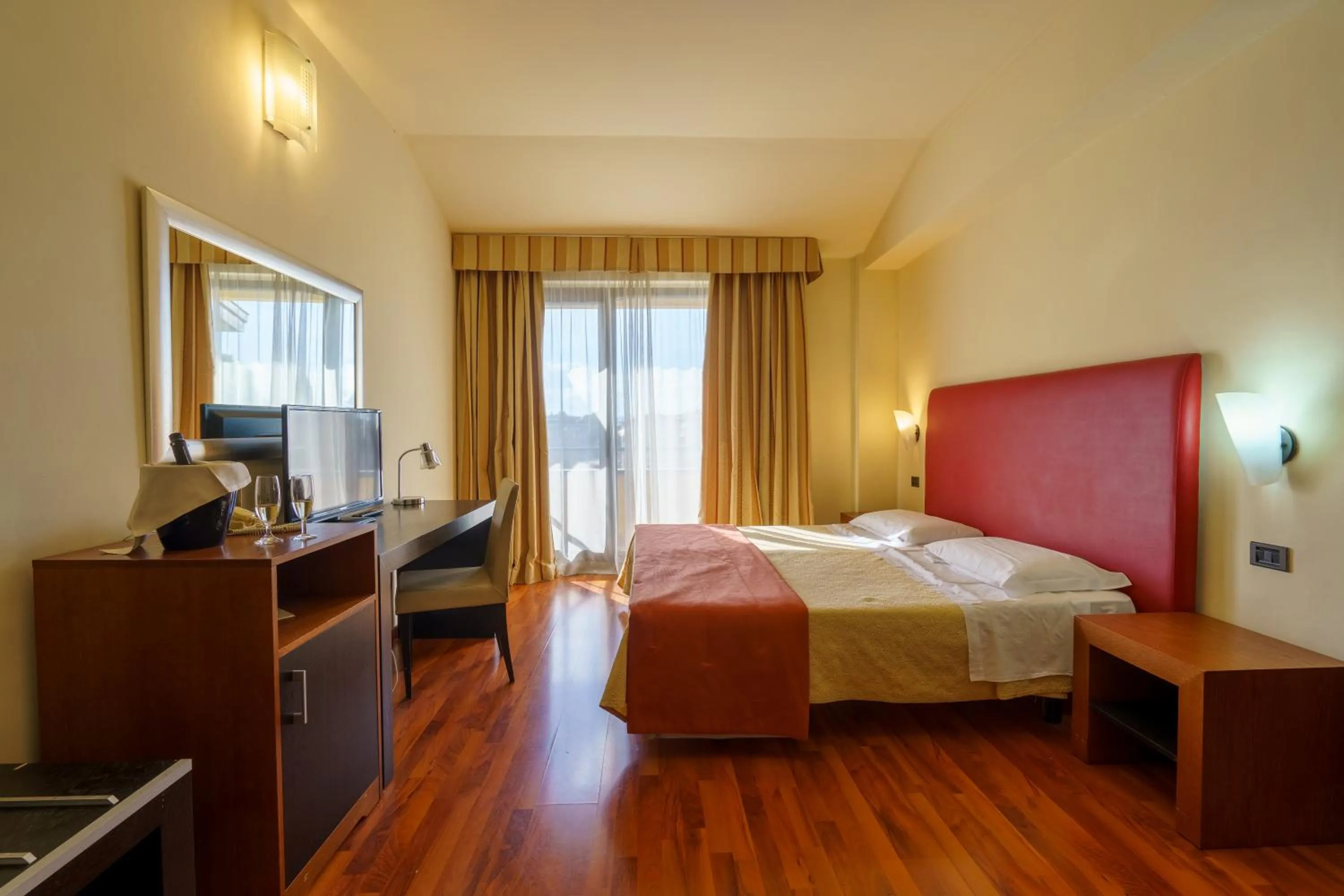 Bedroom, Bed in Hotel Cristallo di La Rosetta Srl