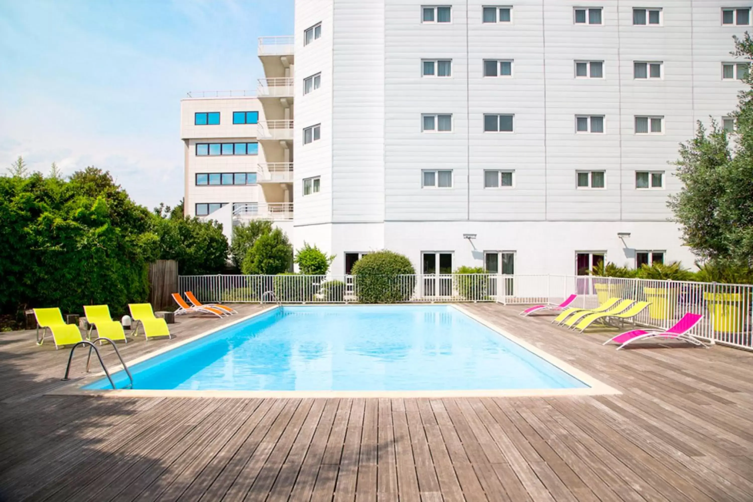 Swimming pool, Property Building in Novotel Paris Orly Rungis