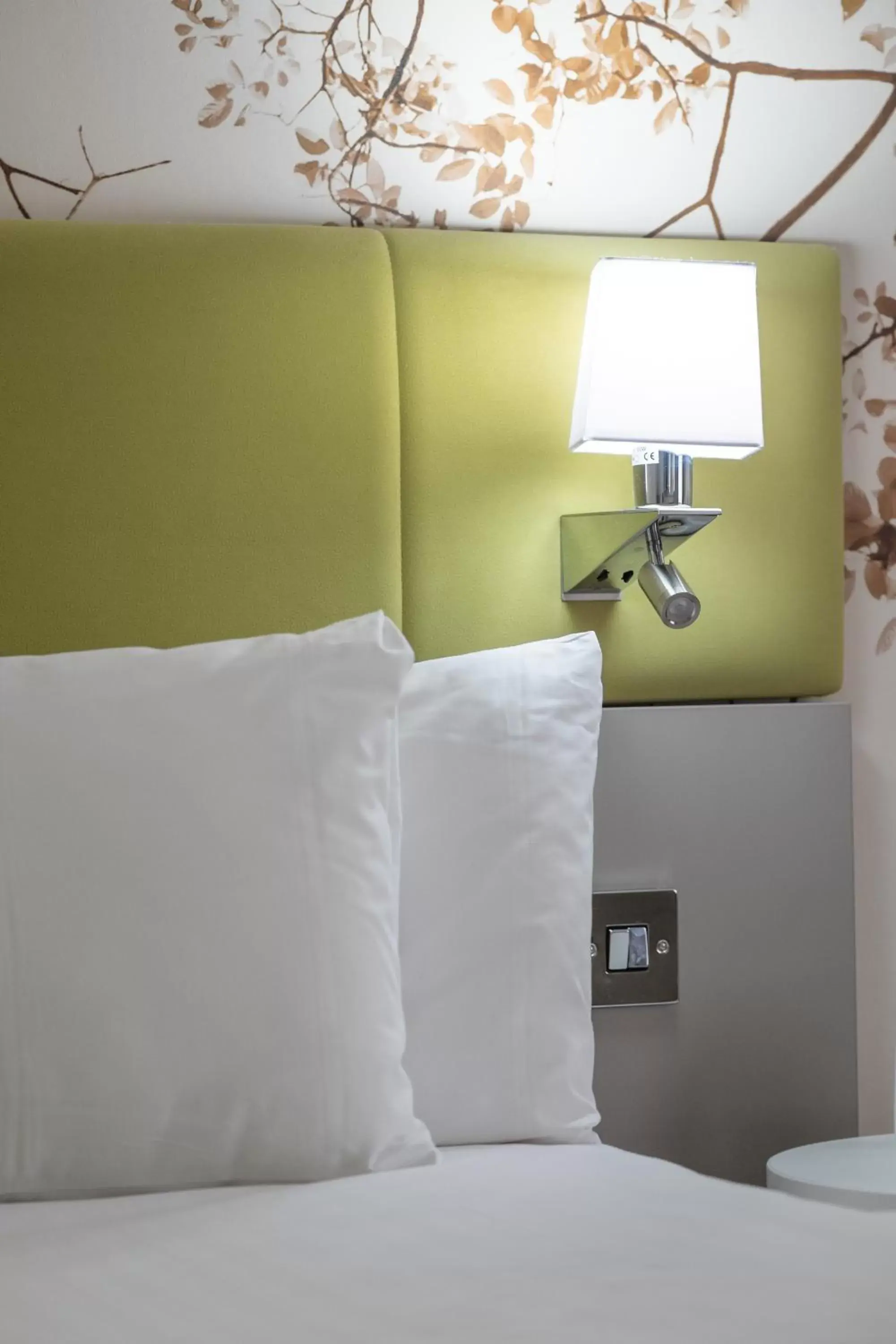 Property building, Bed in Holiday Inn Corby Kettering A43, an IHG Hotel