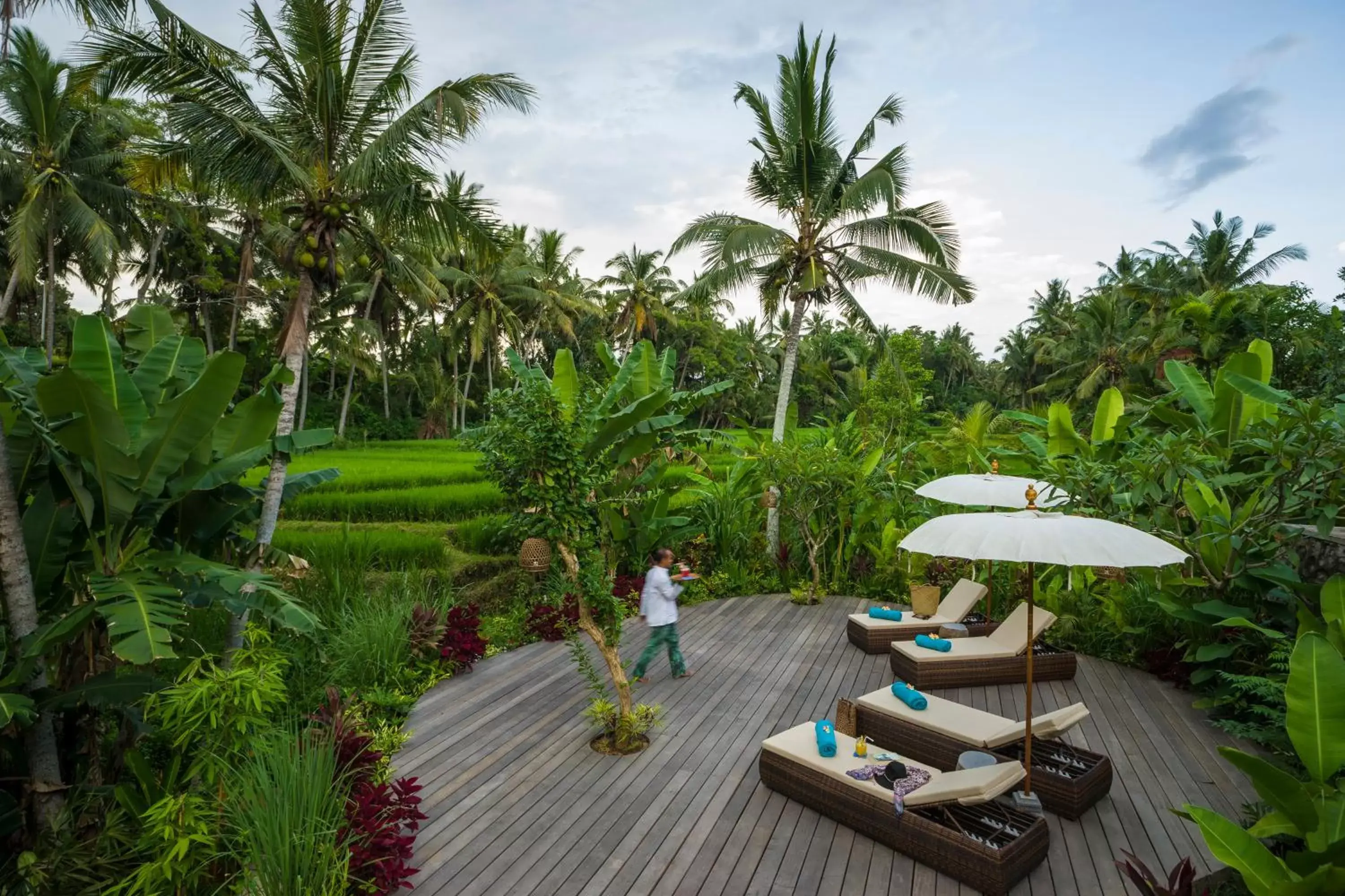 Patio in Calma Ubud Suite & Villas - Rice Fields View, Infinity Pool ! Patio in Calma Ubud Suite & Villas - Rice Fields View, Infinity Pool !