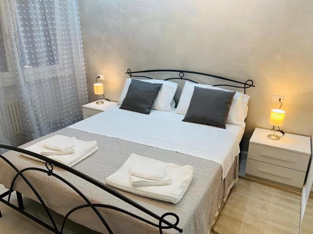 Bed in Klemi, rooms in old town