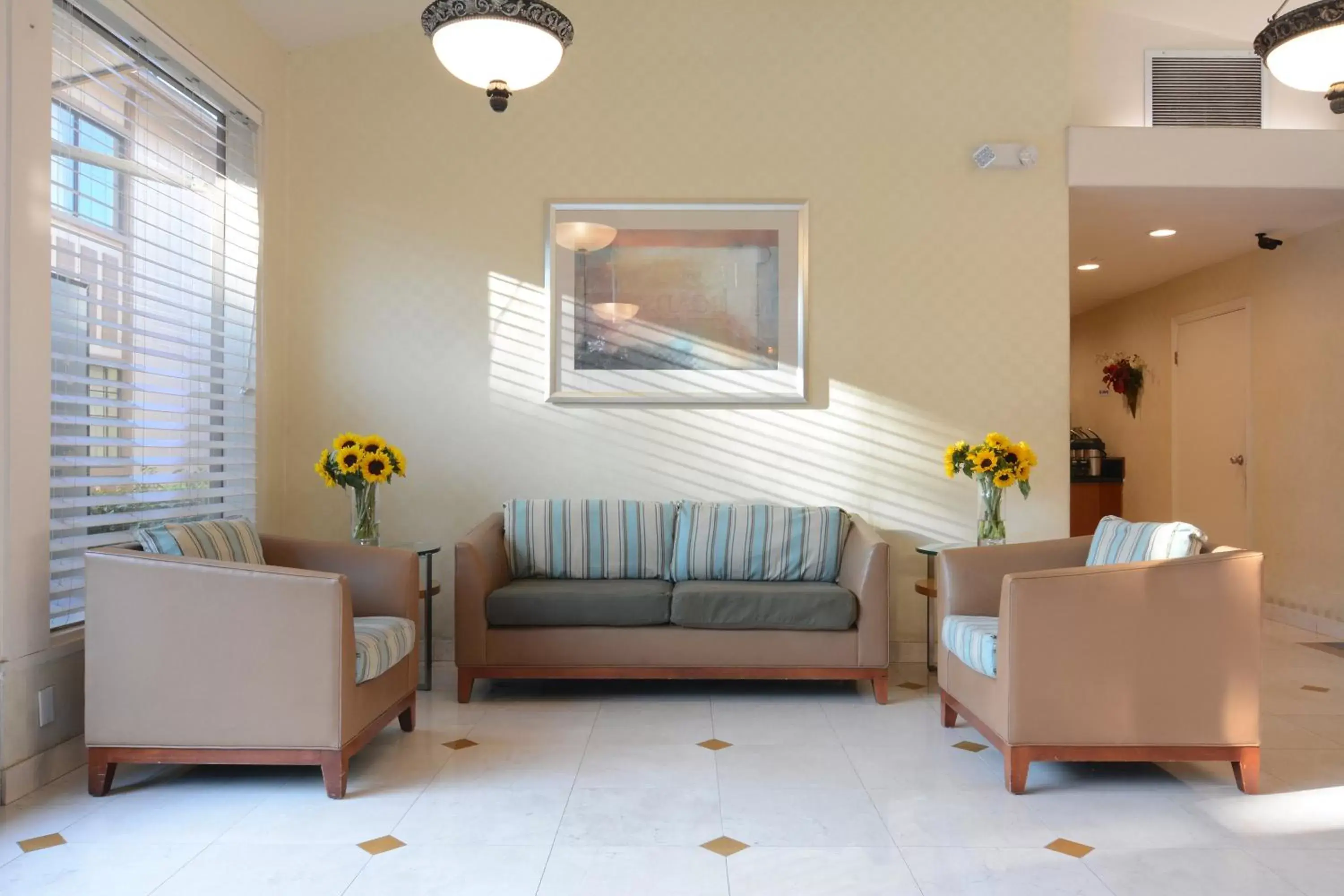 Lobby or reception in Red Roof Inn San Dimas - Fairplex Lobby or reception in Red Roof Inn San Dimas - Fairplex