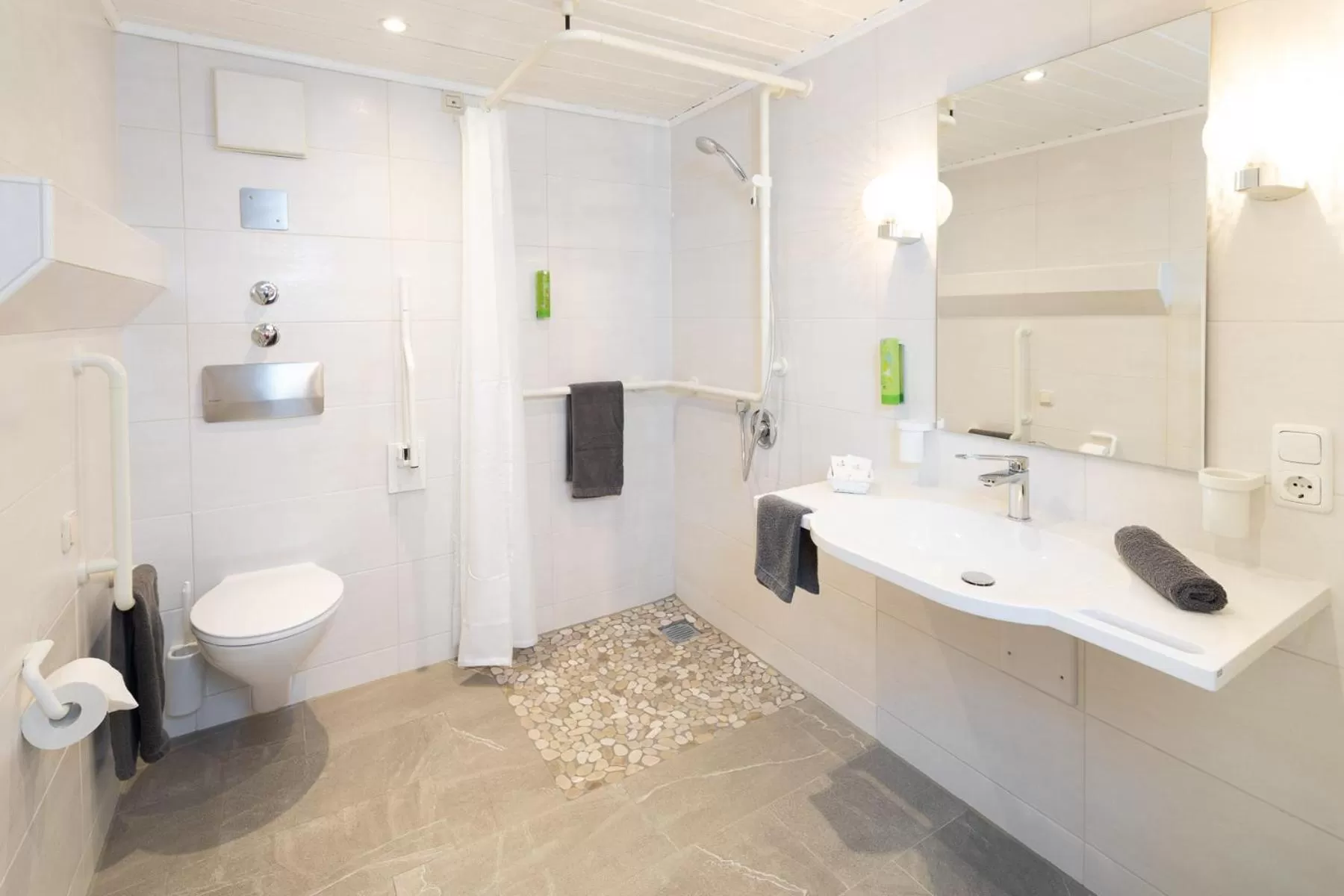 Bathroom in Familien- und Wellnesshotel "Viktoria"