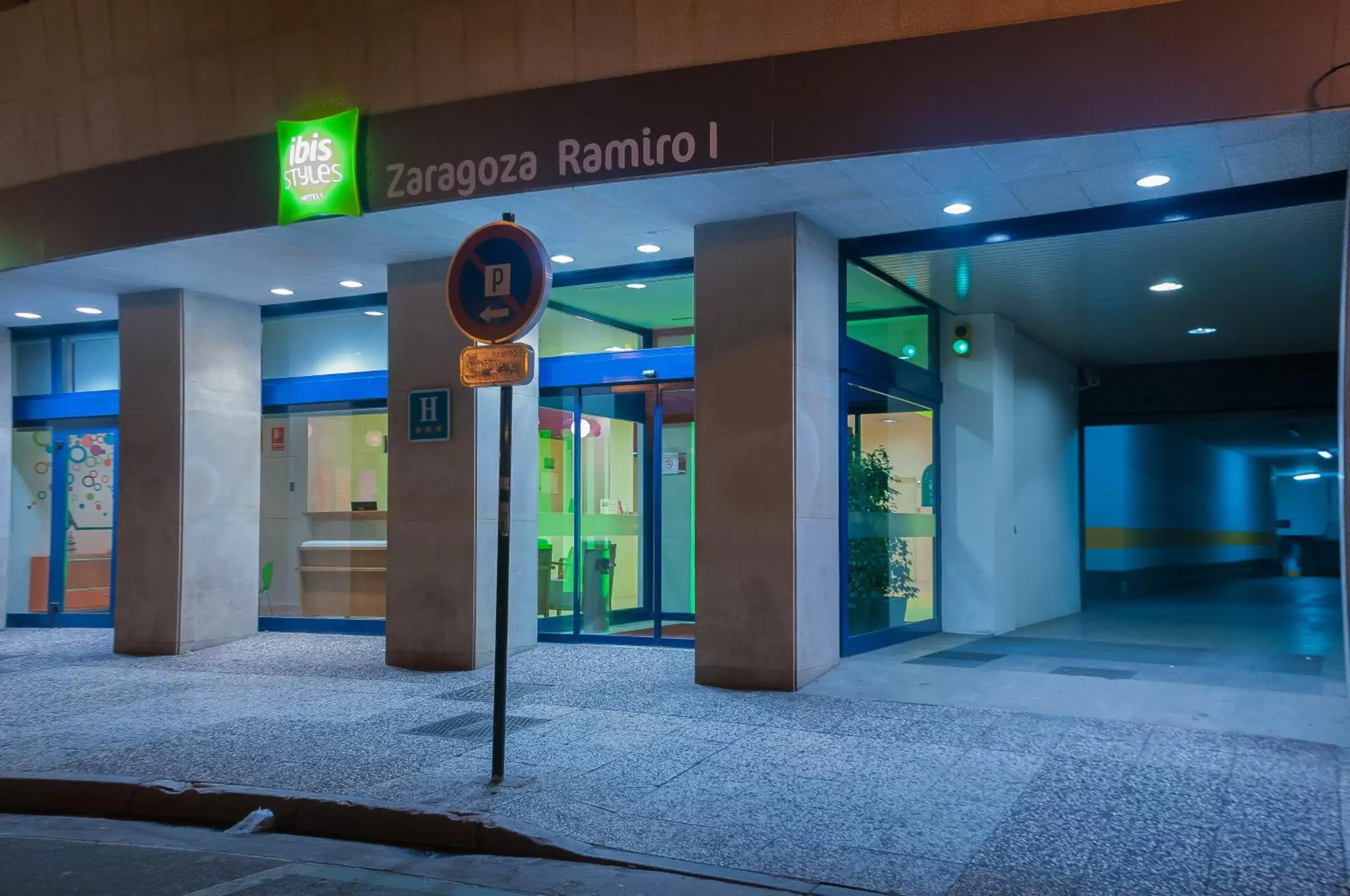 Facade/entrance in Ibis Styles Zaragoza Ramiro I