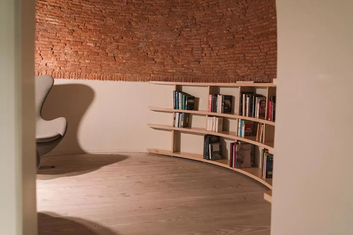 Library in Memmo Alfama - Design Hotels