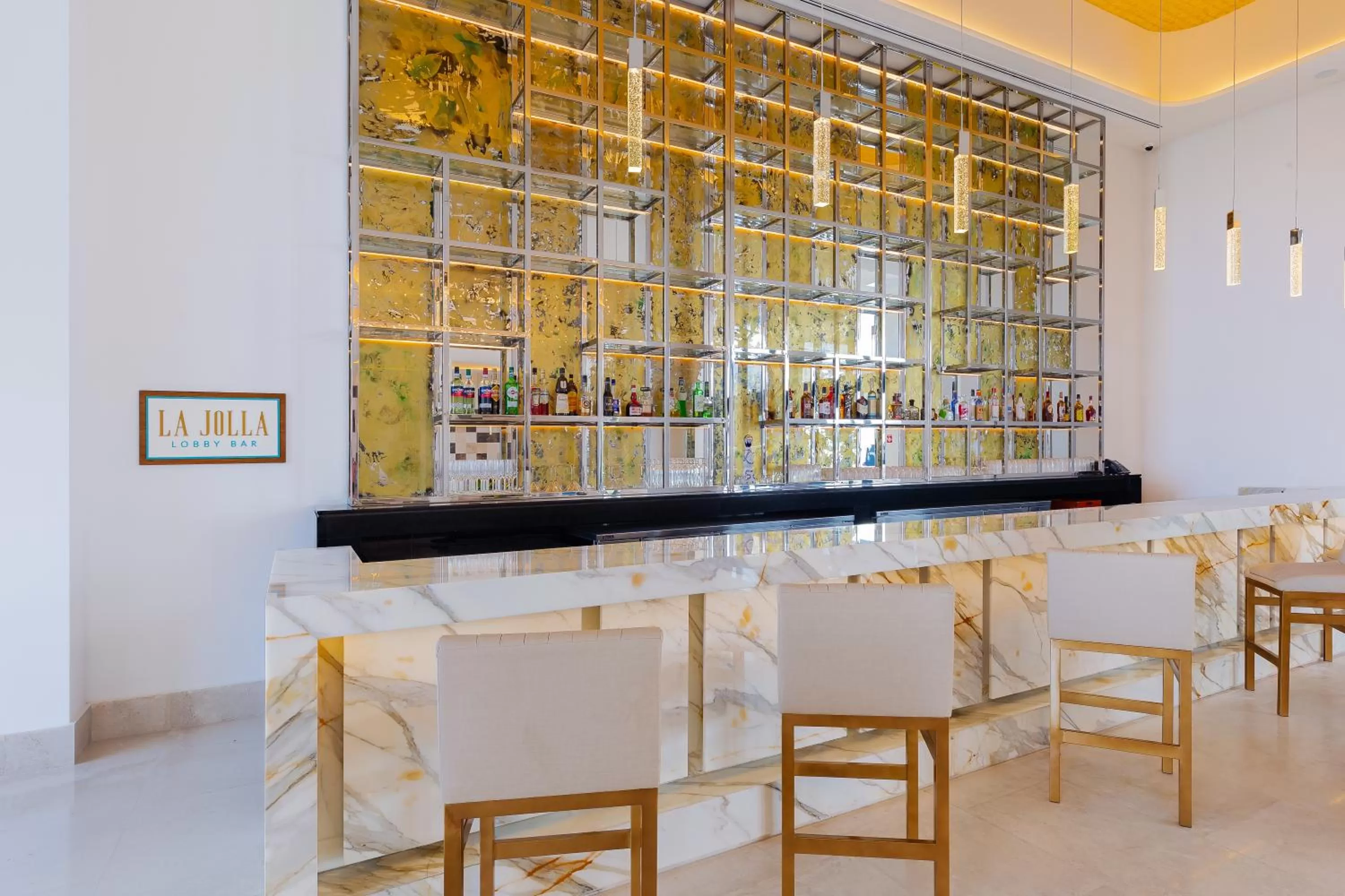 Lounge or bar in Villa La Valencia Beach Resort & Spa Los Cabos