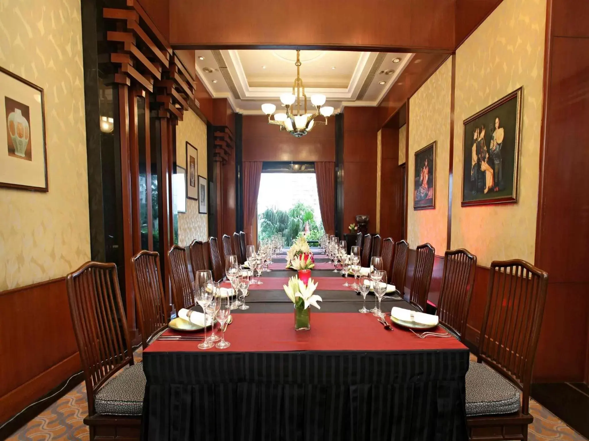 Restaurant/places to eat in Eros Hotel New Delhi, Nehru Place