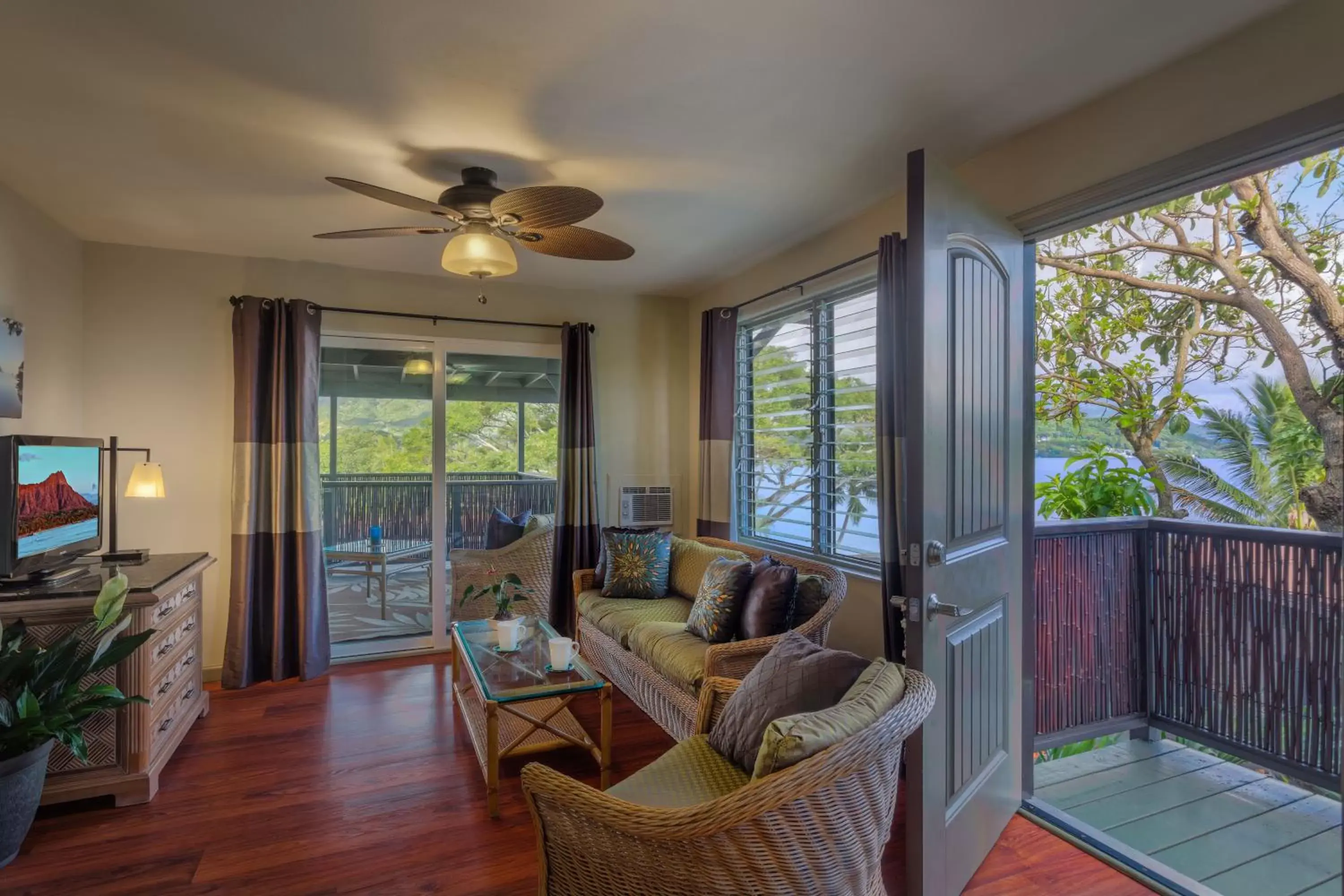 One-Bedroom Suite with Bay View in Paradise Bay Resort