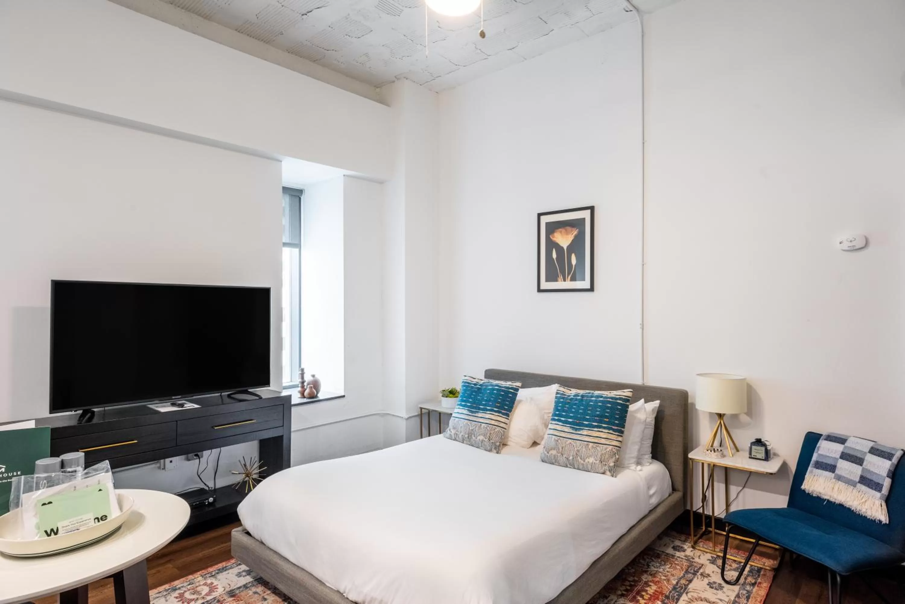 Bed in Mint House Detroit - Times Square