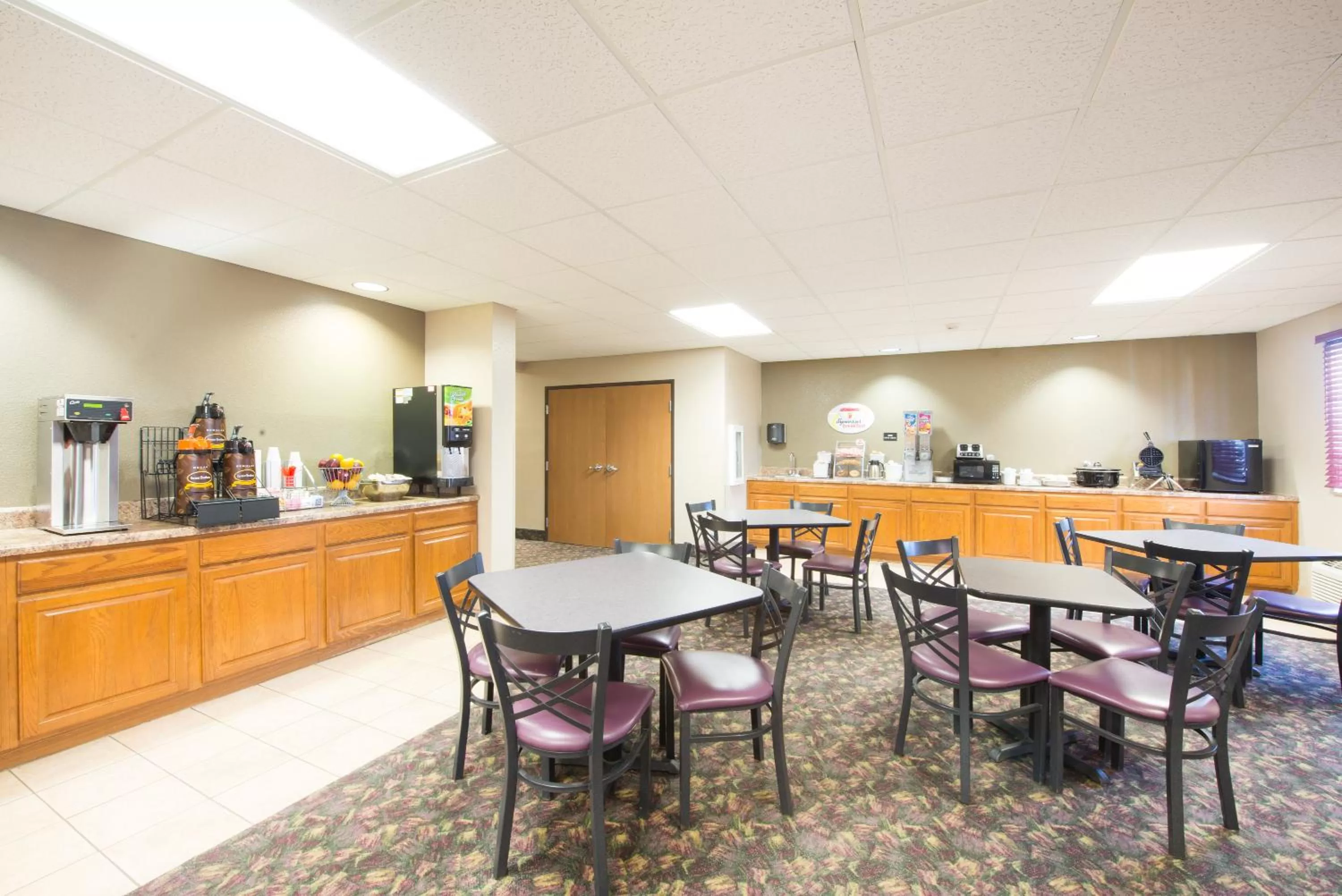 Property building in Super 8 by Wyndham Iola KS