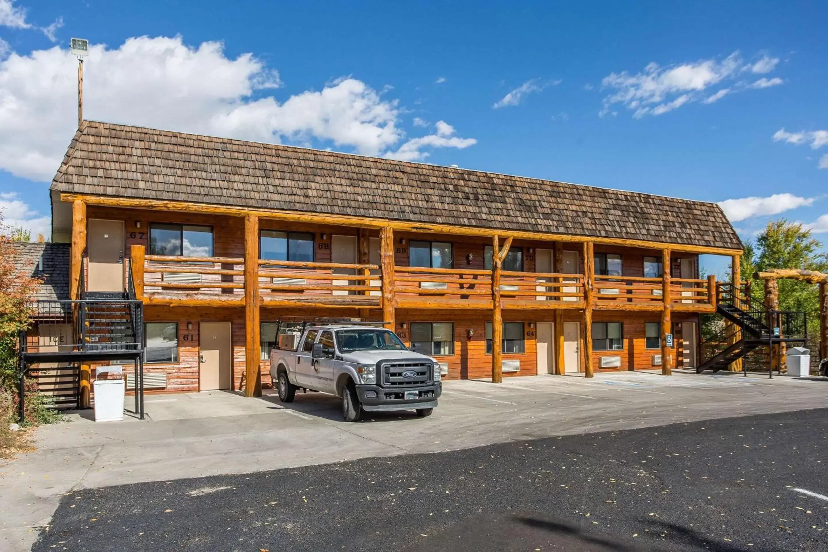 Property Building in Rodeway Inn Pronghorn Lodge