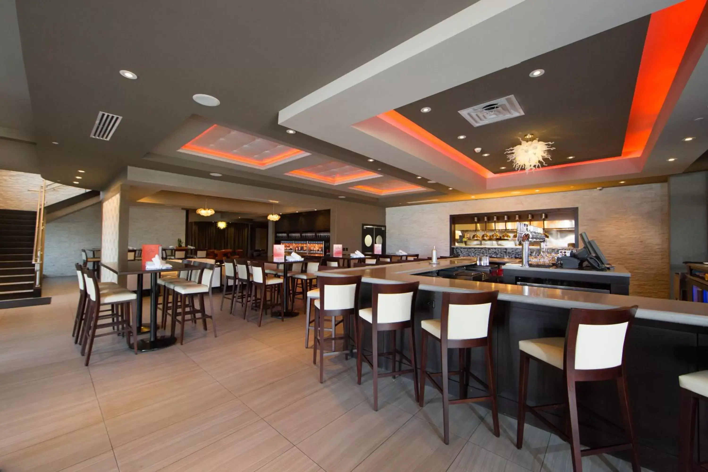 Restaurant/Places to Eat in Holiday Inn Hotel & Suites Davenport, an IHG Hotel