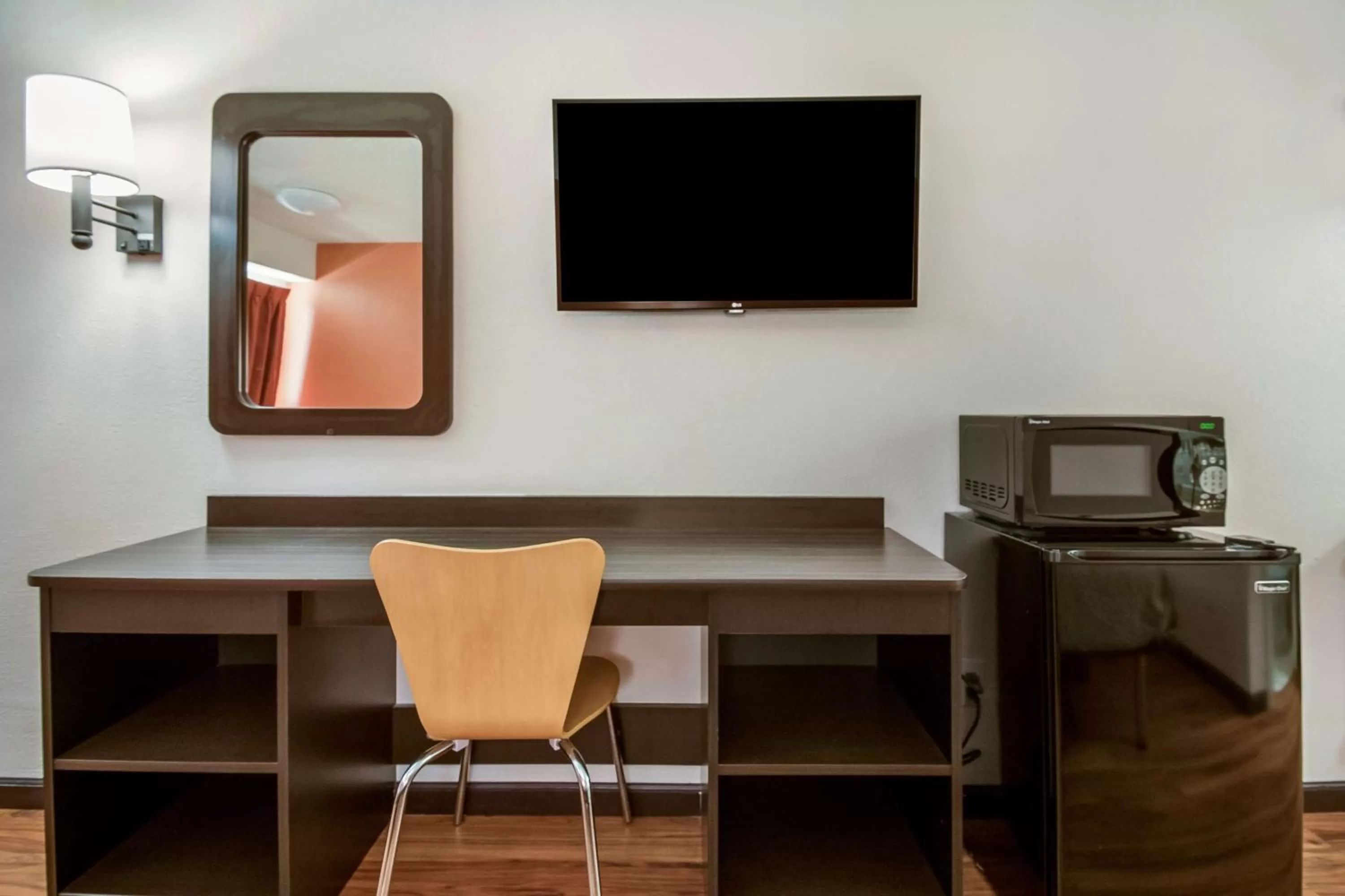 TV and multimedia in Motel 6-Grove City, OH