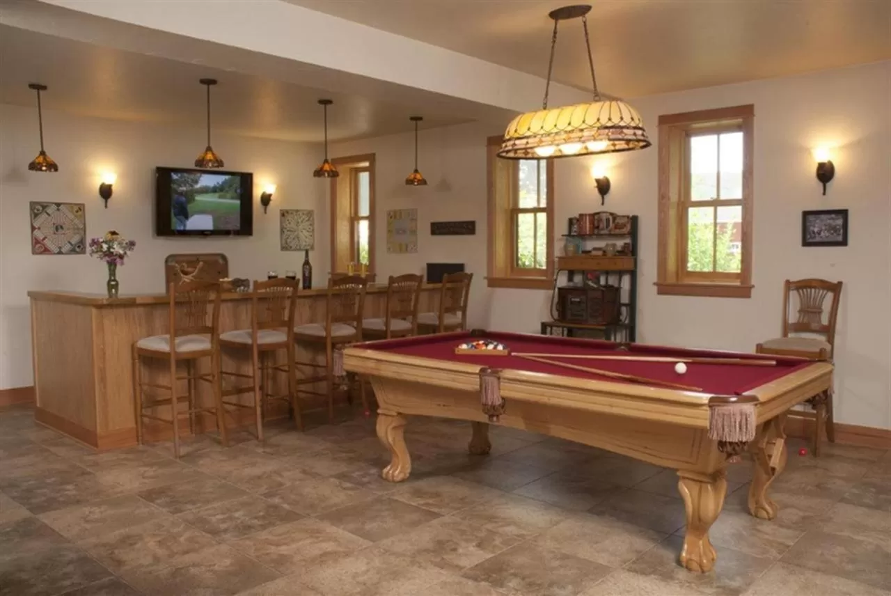Other, Billiards in Lake Orchard Farm Retreat