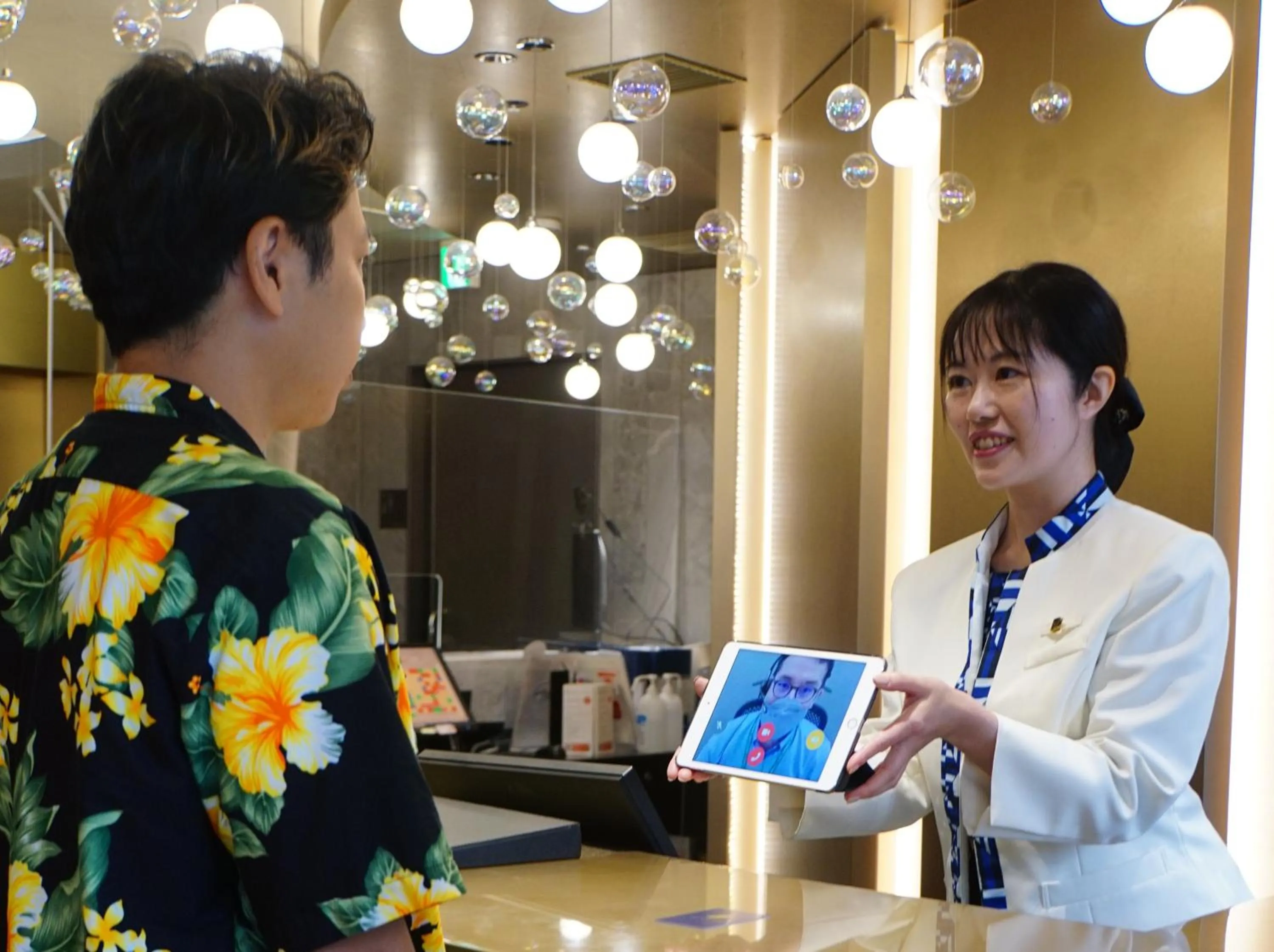 Staff in Quintessa Hotel Osaka Shinsaibashi Comic & Books