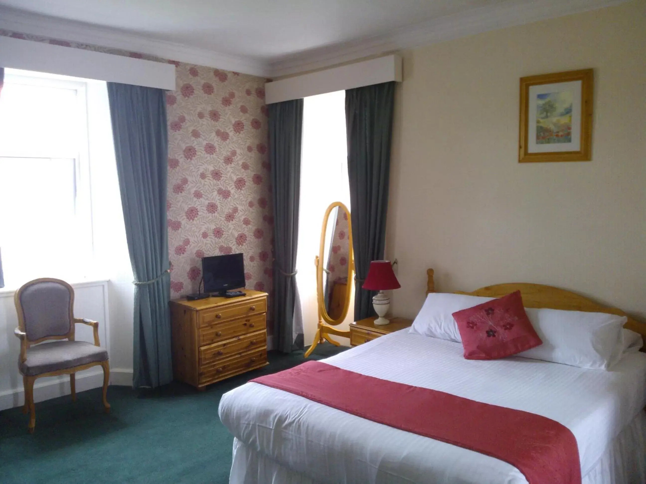 Bedroom, Bed in Lochnell Arms Hotel