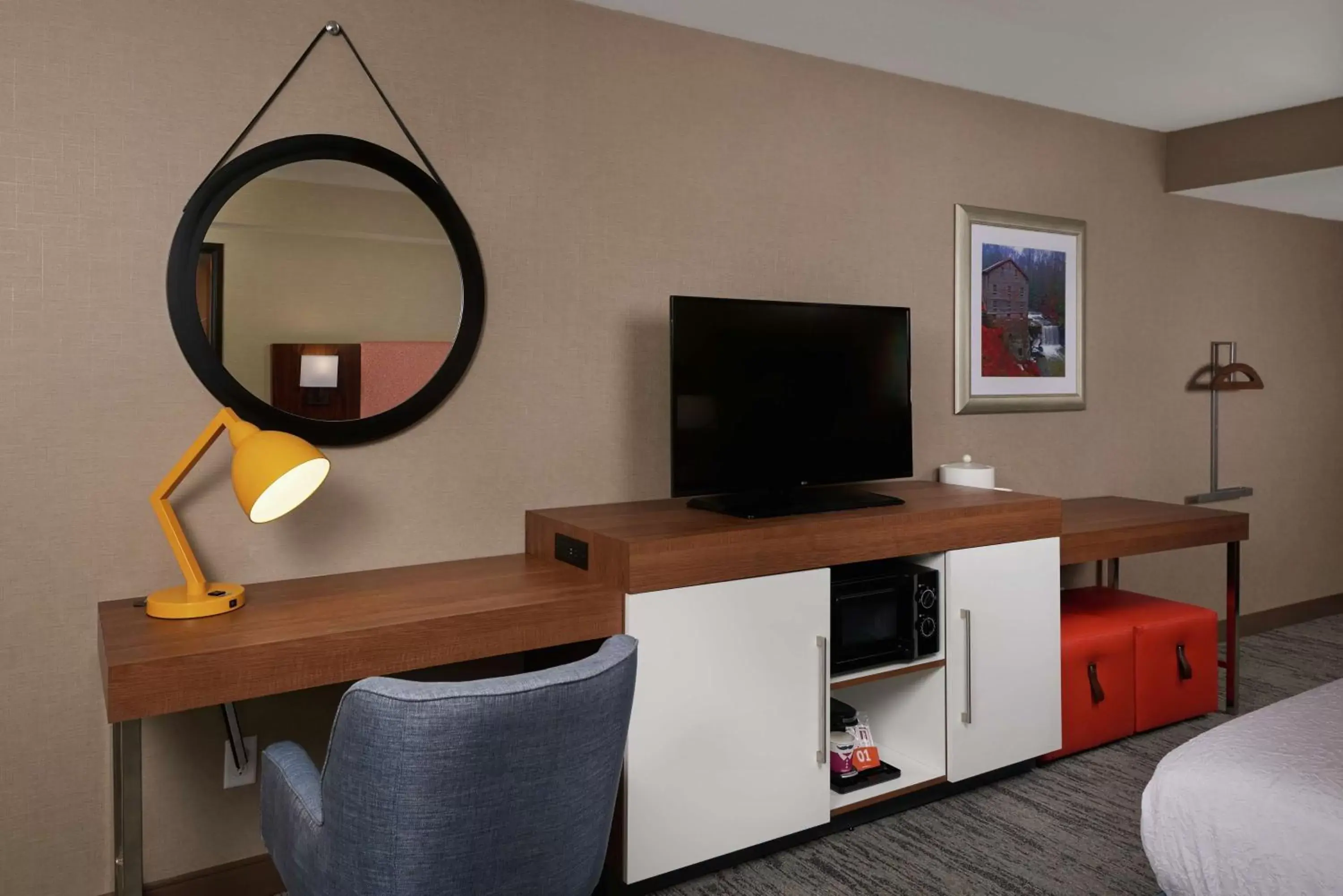 Queen Room with Two Queen Beds - Hearing Access/Non-Smoking in Hampton Inn by Hilton Youngstown-West I-80 Queen Room with Two Queen Beds - Hearing Access/Non-Smoking in Hampton Inn by Hilton Youngstown-West I-80