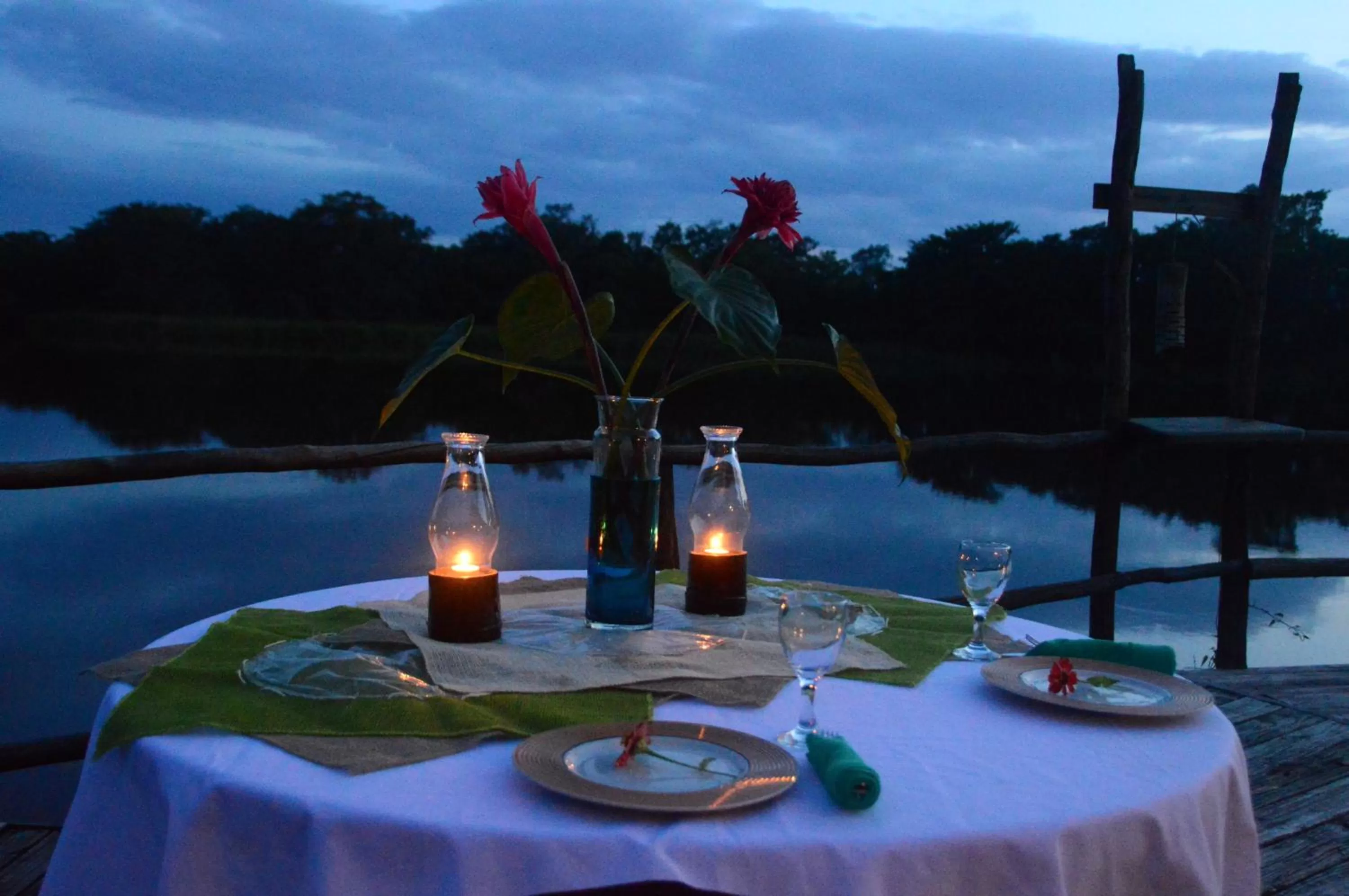 Food and drinks in Lamanai Hotel & Marina