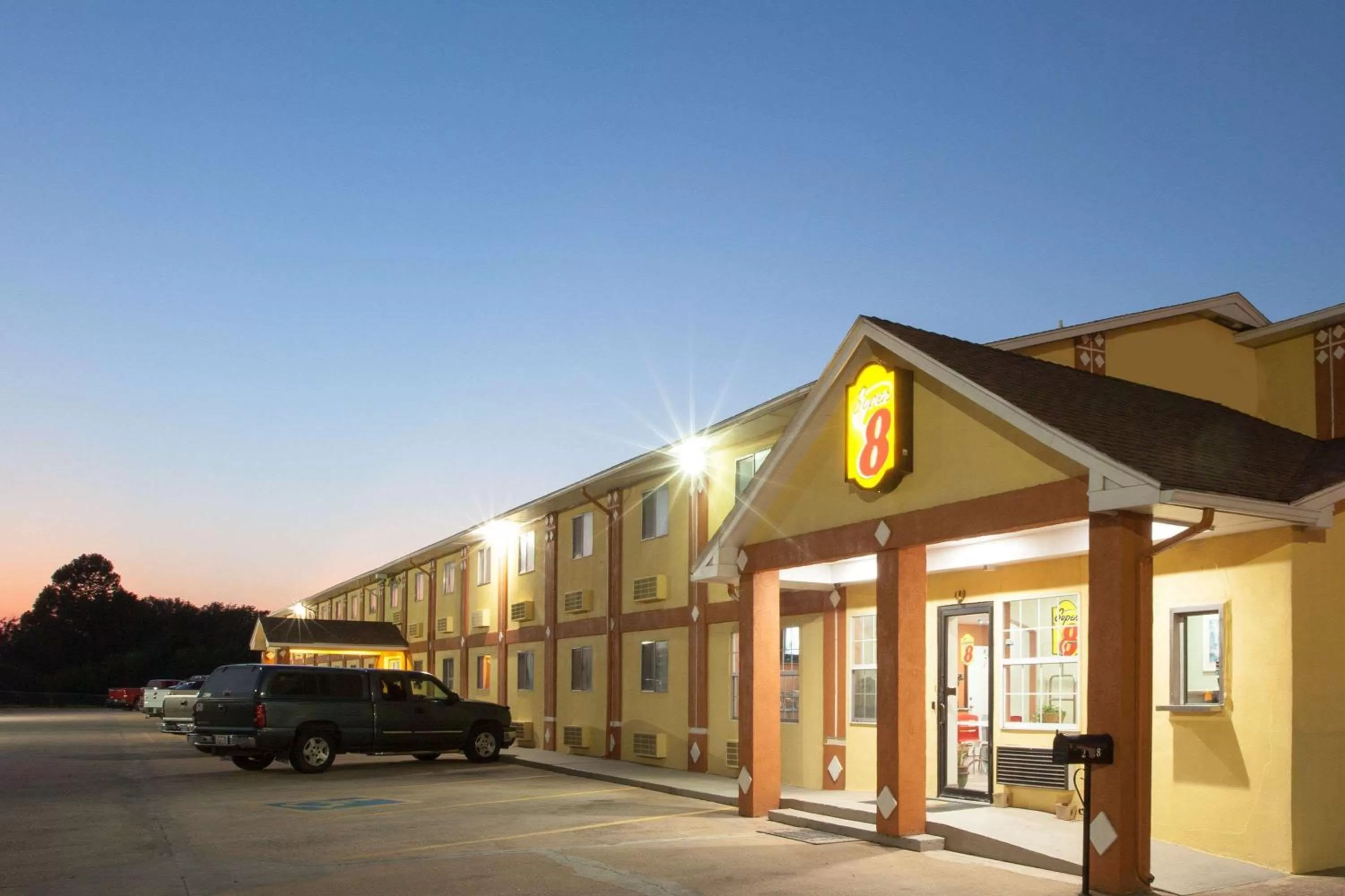 Super 8 by Wyndham Chickasha