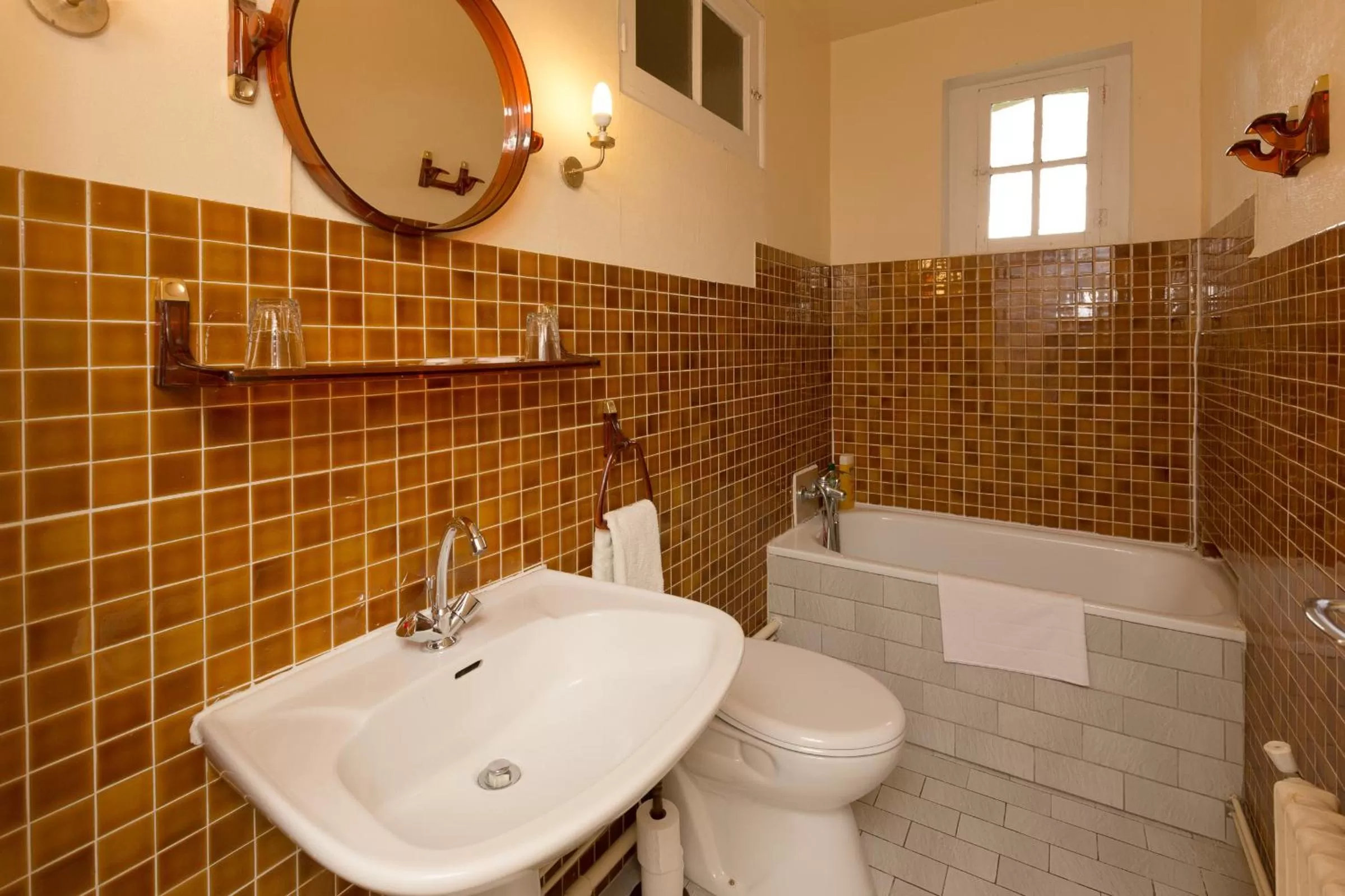 Bathroom in Auberge du Manoir d'Archelles