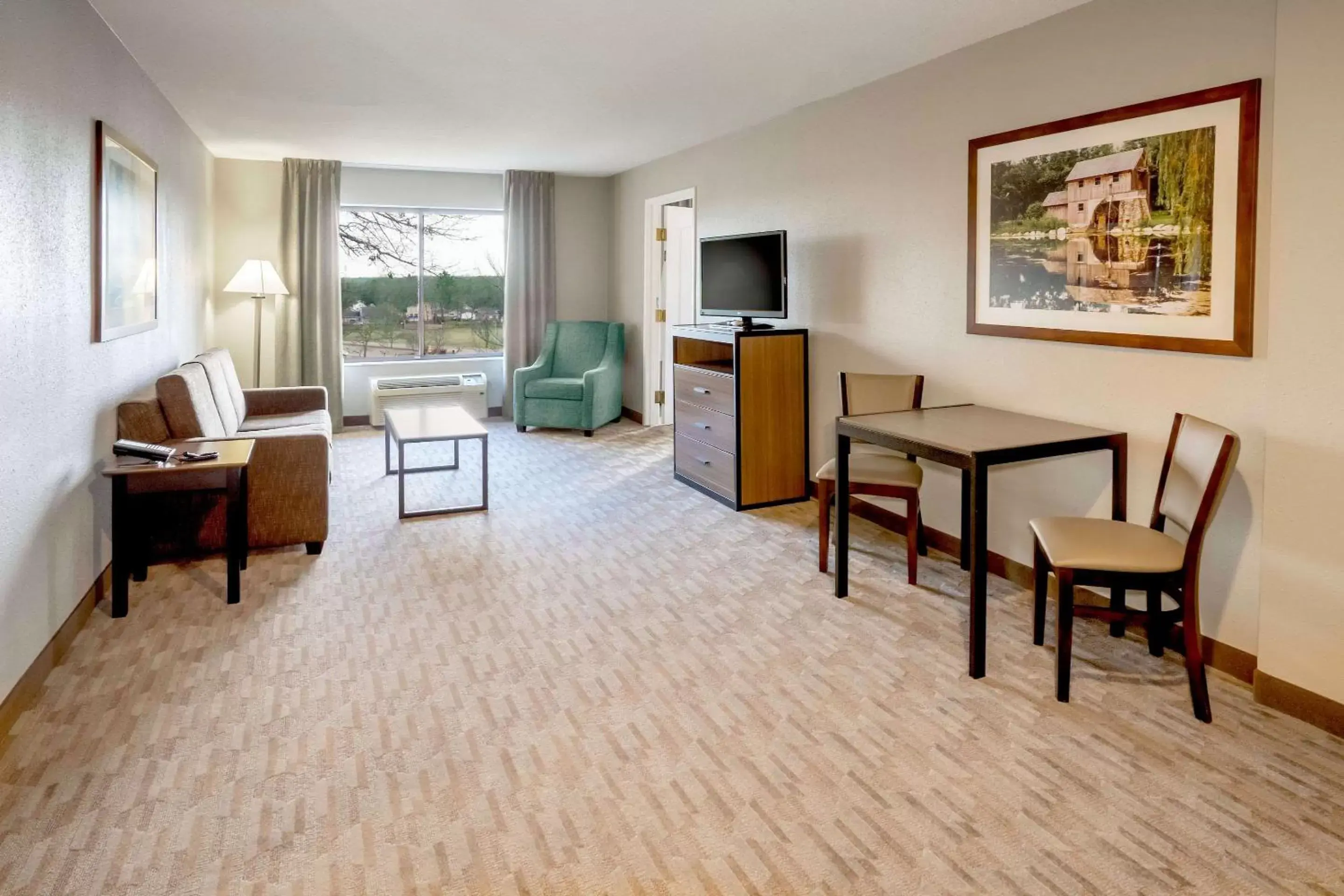 Bedroom, Seating Area in Riverview Inn & Suites, Ascend Hotel Collection