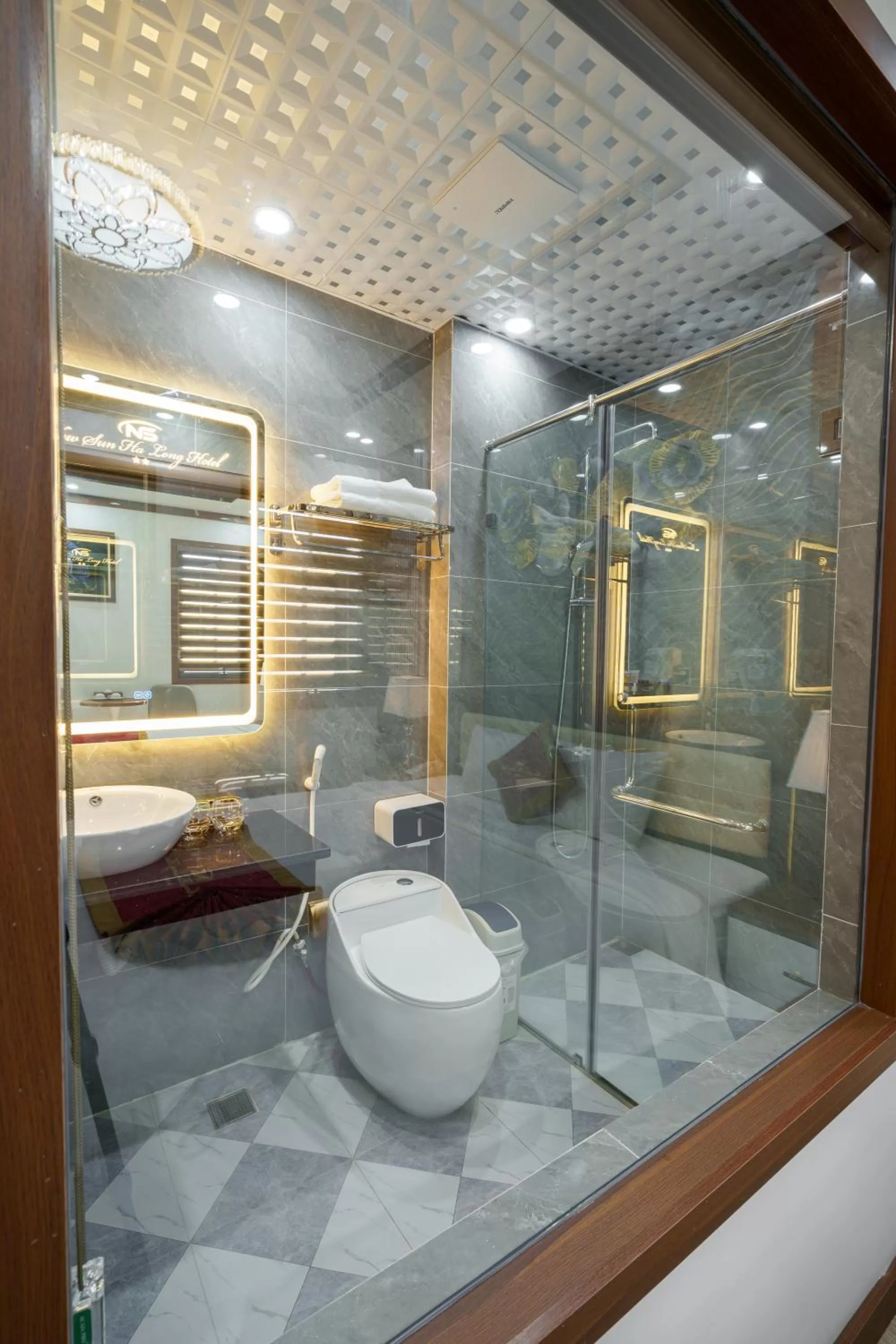 Toilet in Sunland Halong Hotel and Restaurant