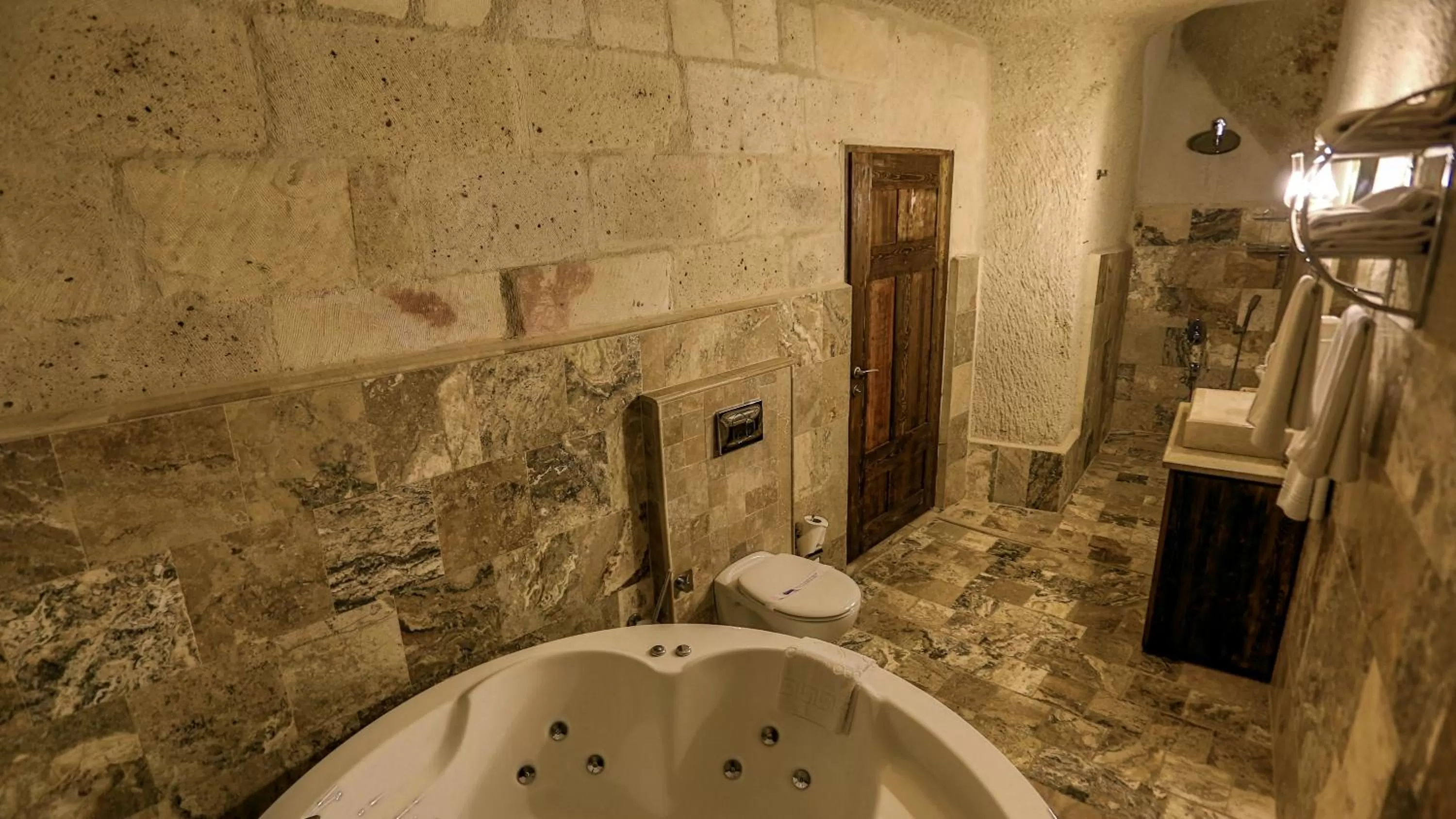 Toilet in Hidden Cave Hotel