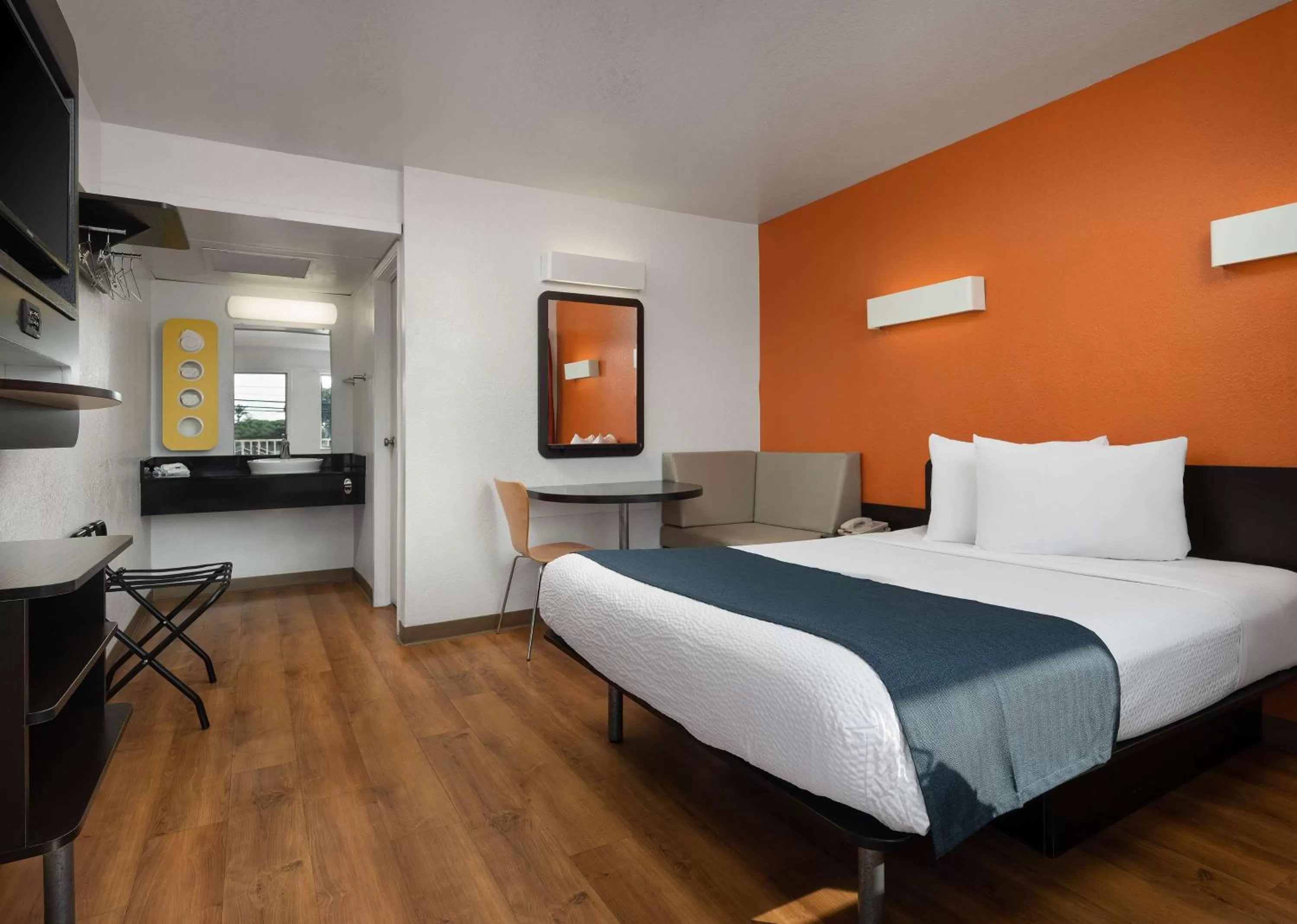 Bedroom, Bed in Motel 6-Carpinteria, CA - Santa Barbara - North